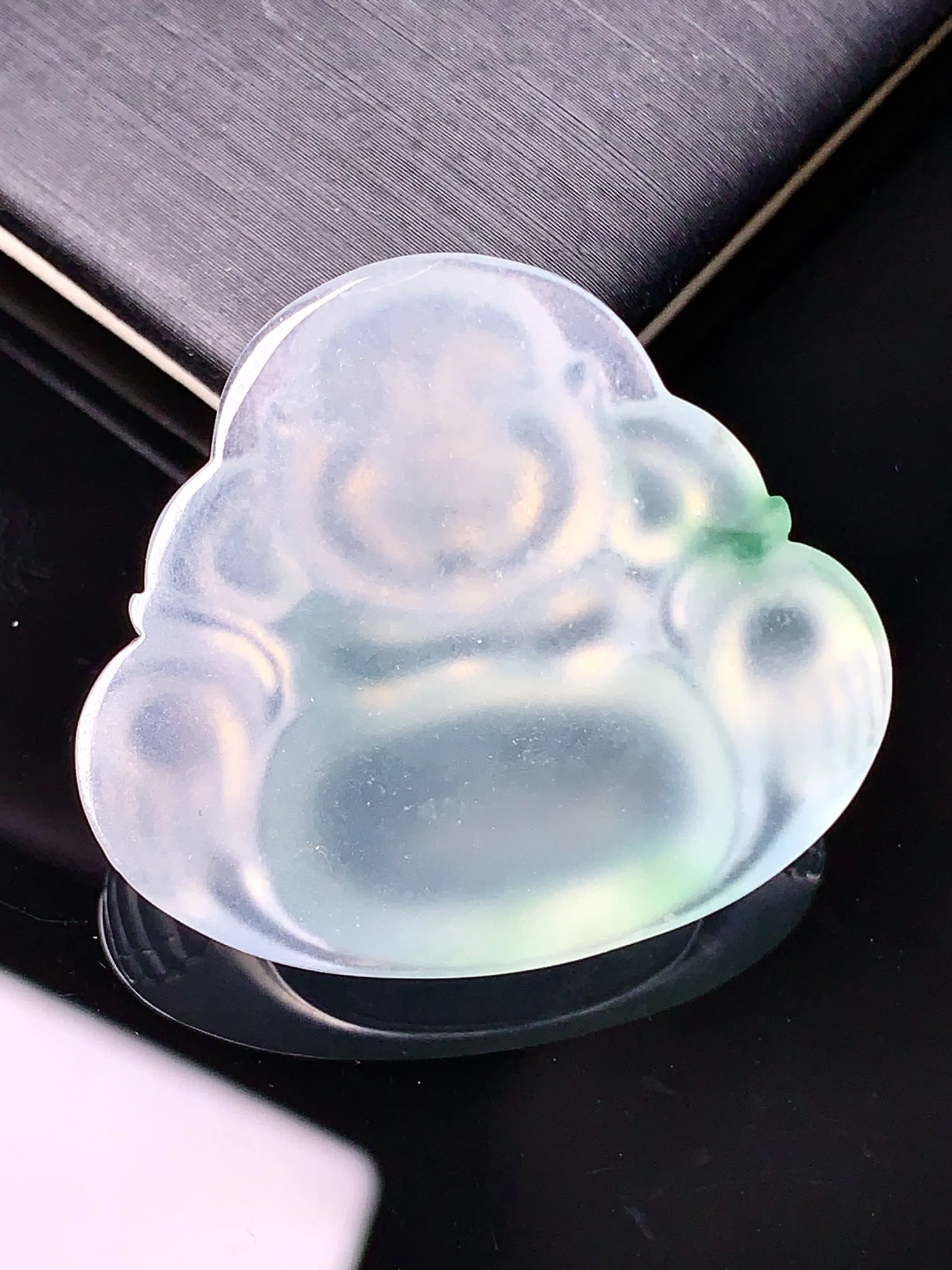 冰种佛公吊坠 玉质细腻 色泽清新艳丽 整体尺寸29.3*33*6.8