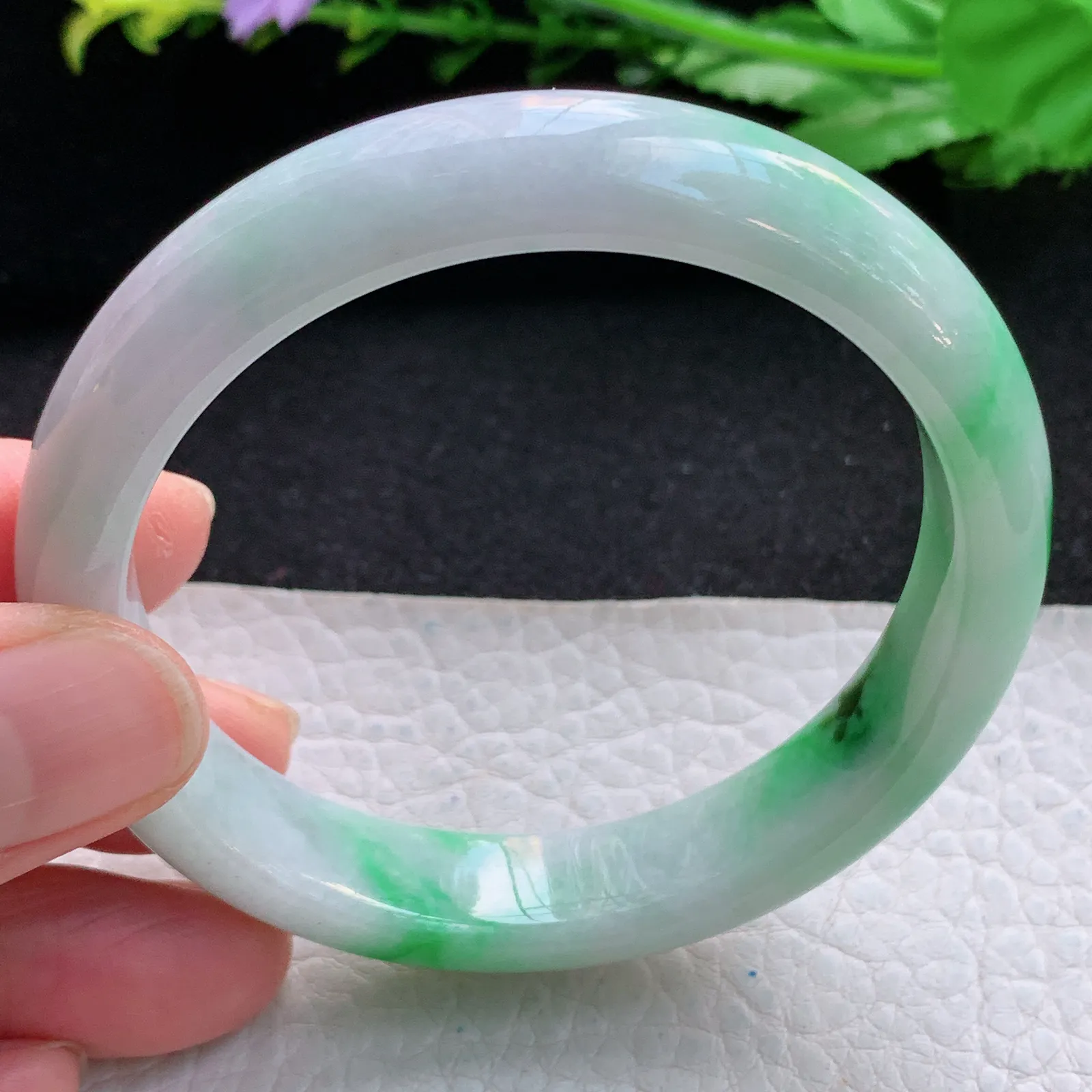 xx自然光56.5*12.6*7.4平安镯 缅甸翡翠a货精美飘绿秀气宽边玉手镯 玉手环