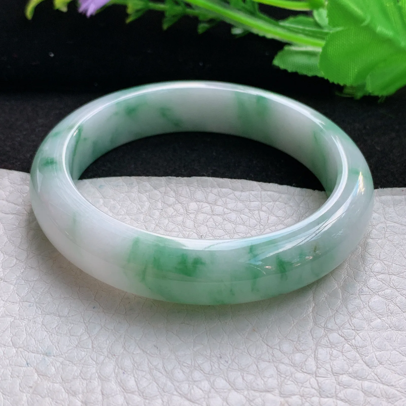 xc自然光57*12.8*8.5平安镯 缅甸翡翠a货精美飘绿花宽边玉手镯 玉手环