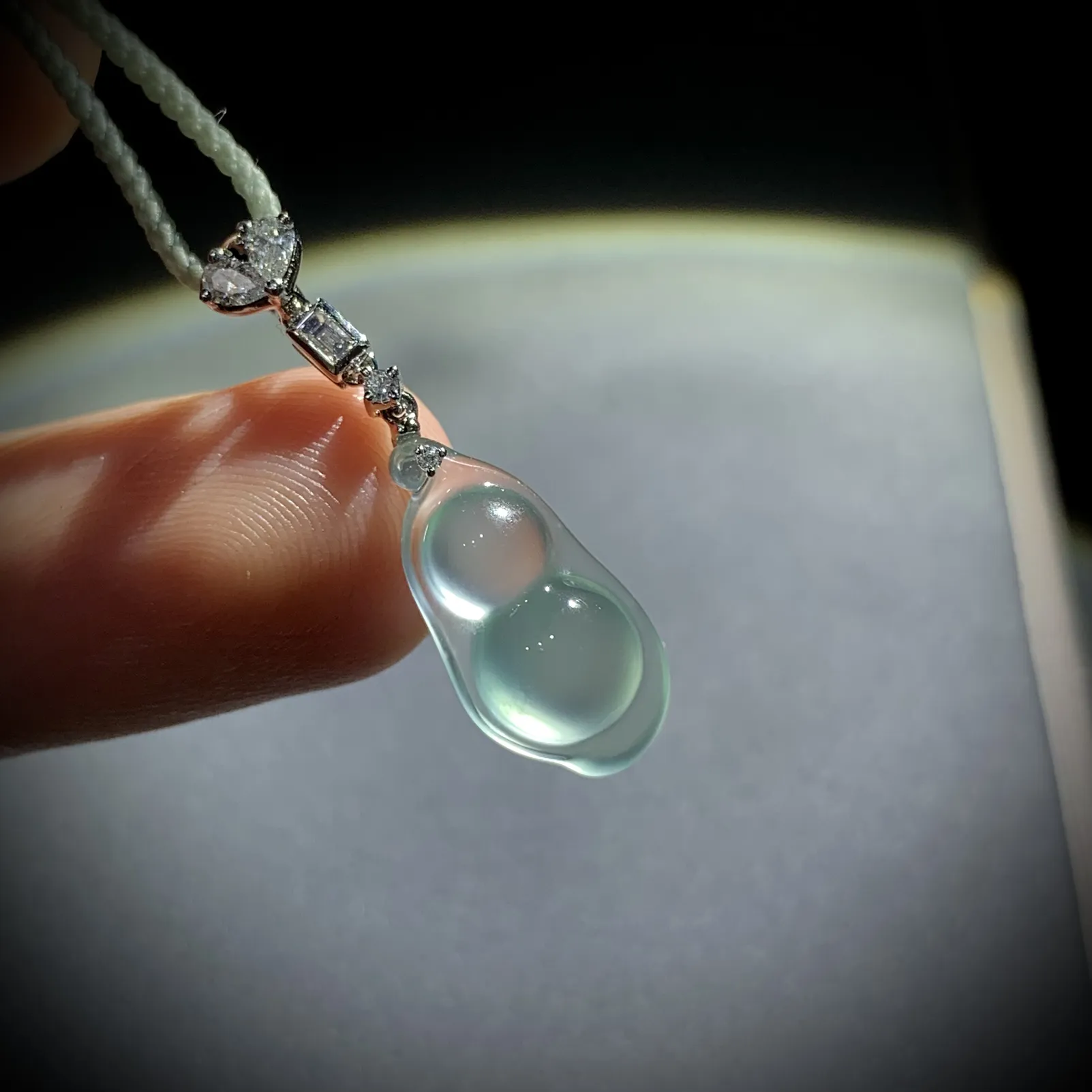 高品质豆子，29.5-裸石15-8.5-4mm，
18K金，南非钻，