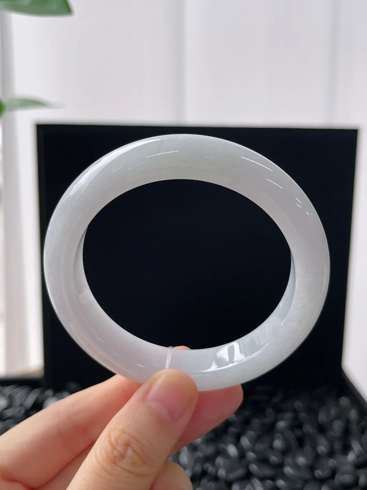 正圈55圈口，翡翠糯化种白色手镯