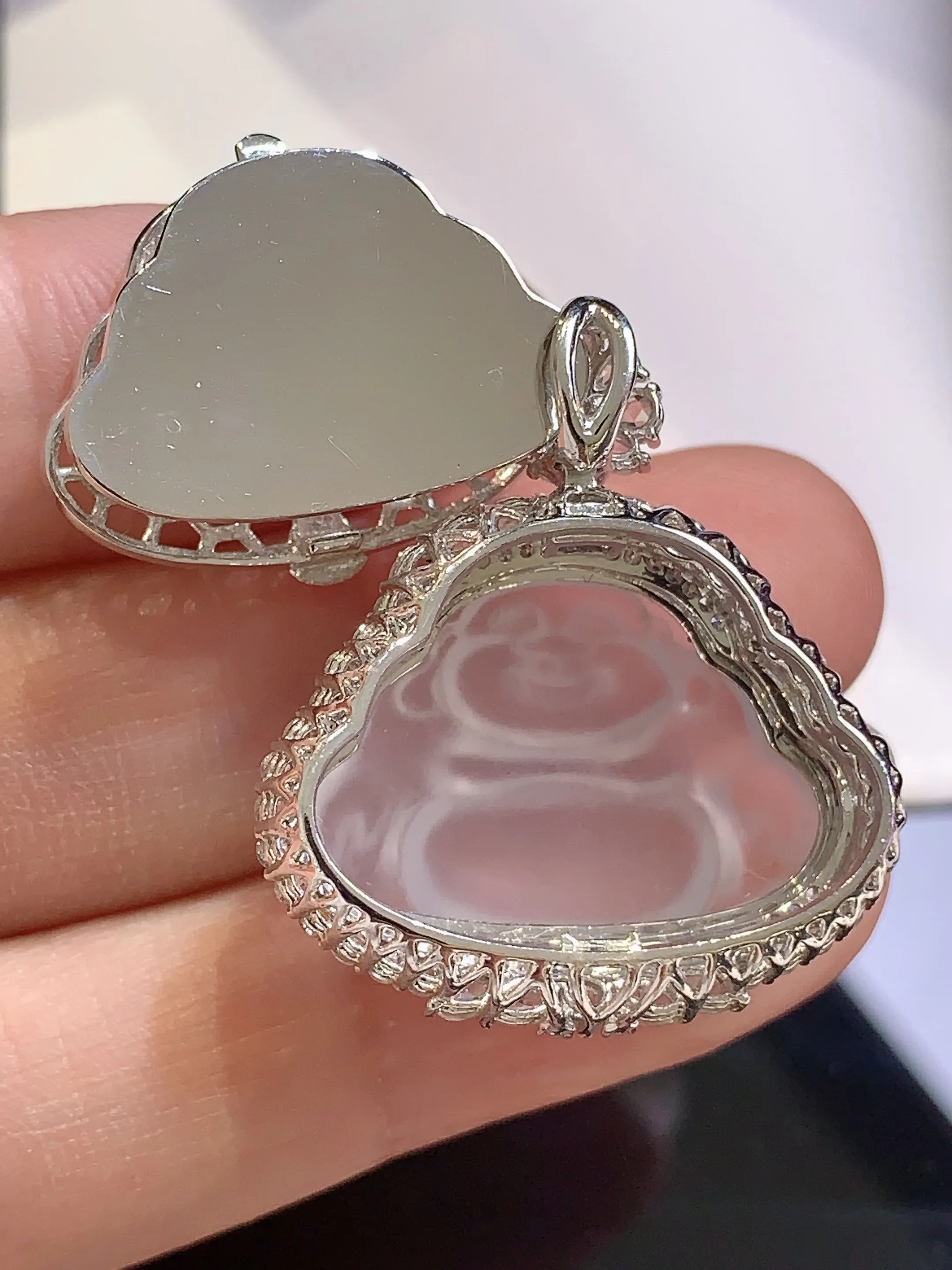 18k金钻镶嵌冰种佛公吊坠 玉质细腻 色泽清新艳丽 整体尺寸28.3*25.5*12