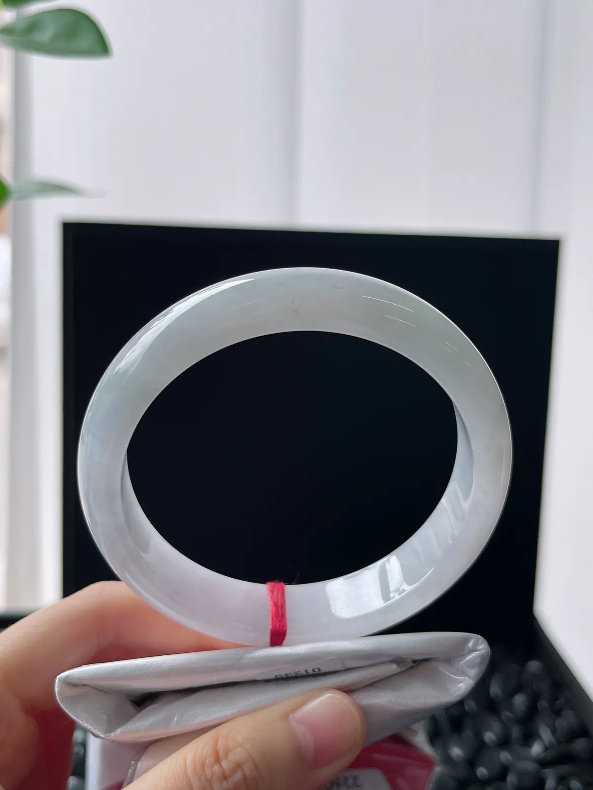 正圈59.7圈口，翡翠冰糯种白色手镯