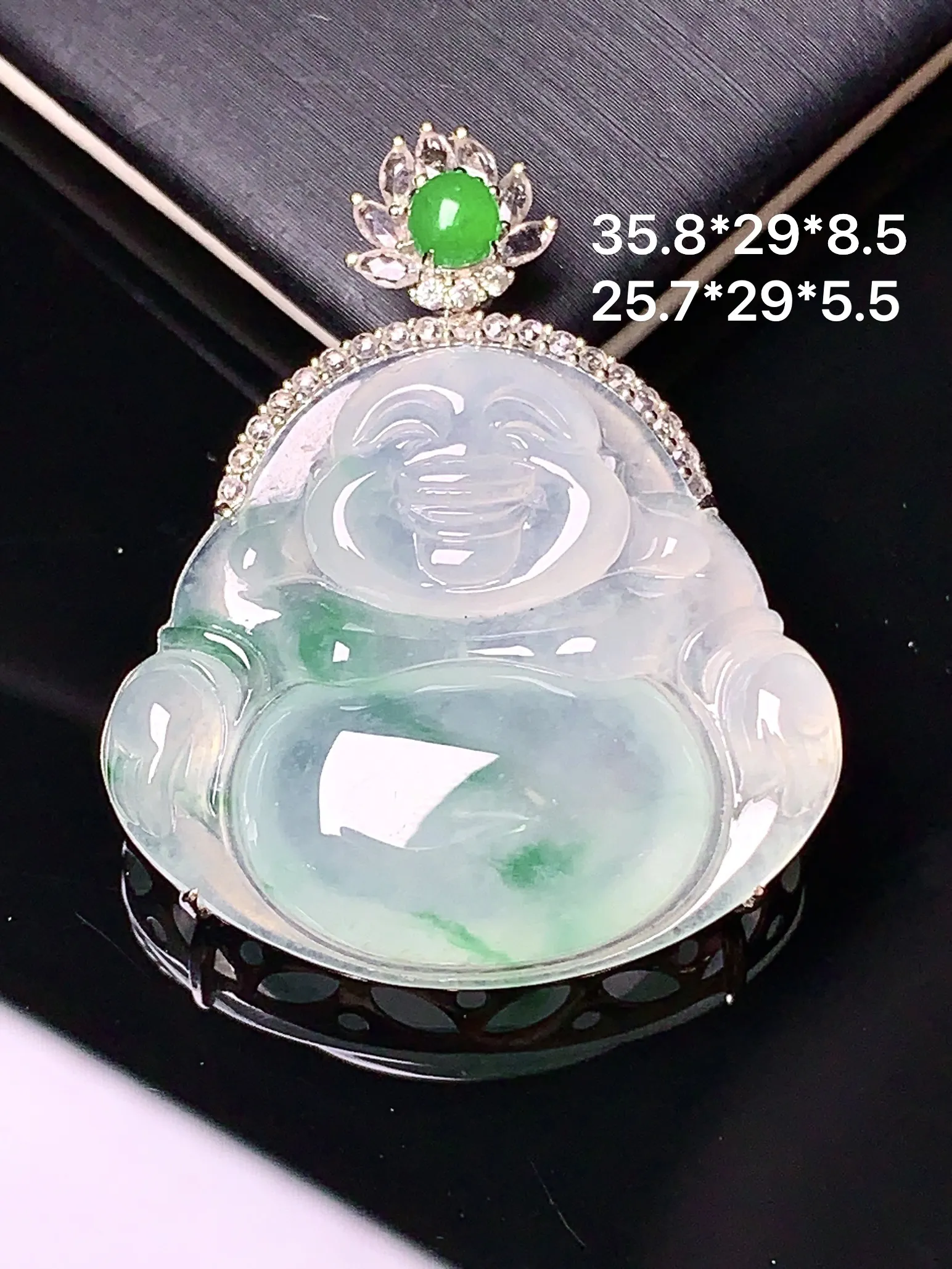18k金钻镶嵌飘绿佛公吊坠 玉质细腻 色泽清新艳丽 整体尺寸35.8*29*8.5