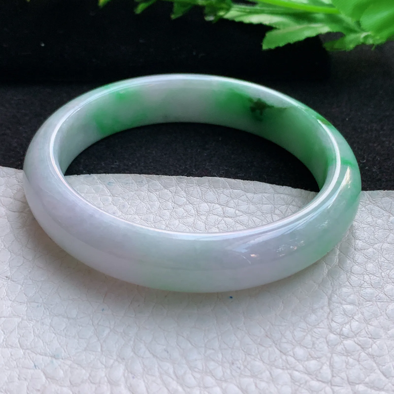 xx自然光56.5*12.6*7.4平安镯 缅甸翡翠a货精美飘绿秀气宽边玉手镯 玉手环