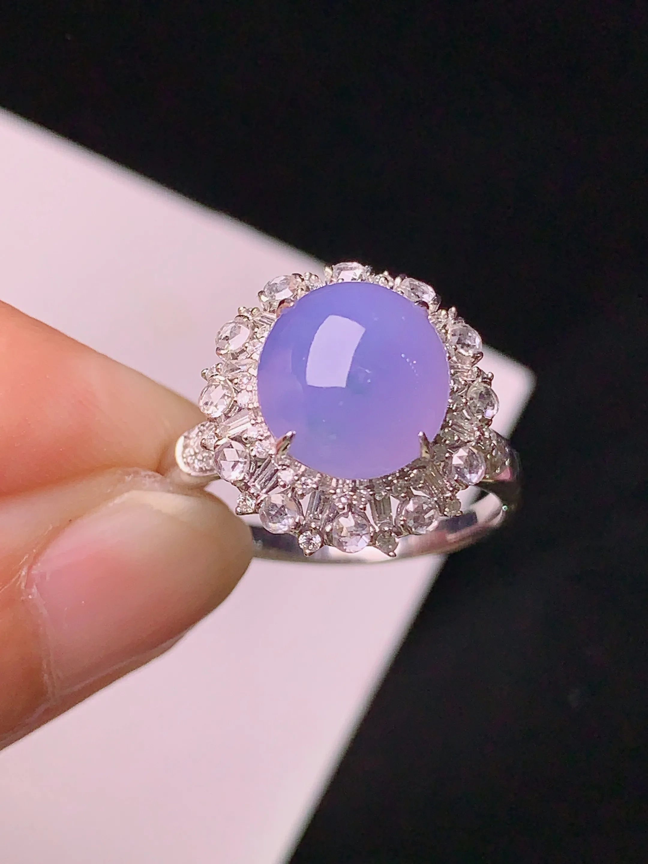 18k金钻镶嵌紫罗兰蛋面戒指 玉质细腻 色泽清新艳丽 圈14 整体尺寸15*14.3*11.5