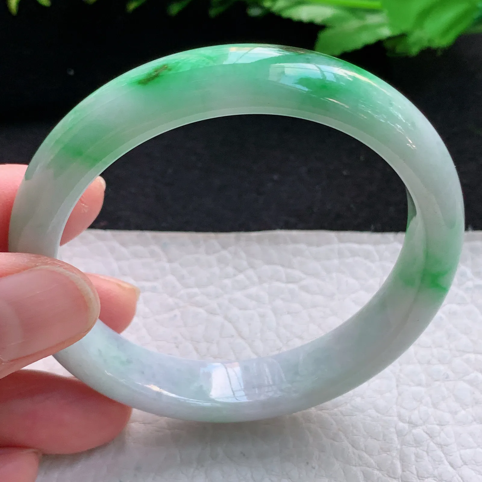 xx自然光56.5*12.6*7.4平安镯 缅甸翡翠a货精美飘绿秀气宽边玉手镯 玉手环