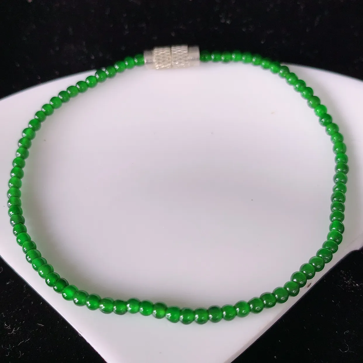 自然光实拍，冰种满绿翡翠手串手链，种老水足，冰清玉润  颜色漂亮  #81.10取一尺寸2.5