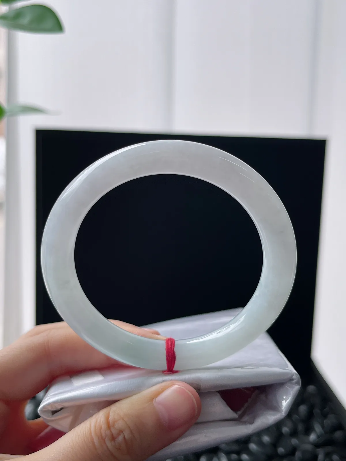 圆镯53.8圈口，翡翠冰糯种白色手镯