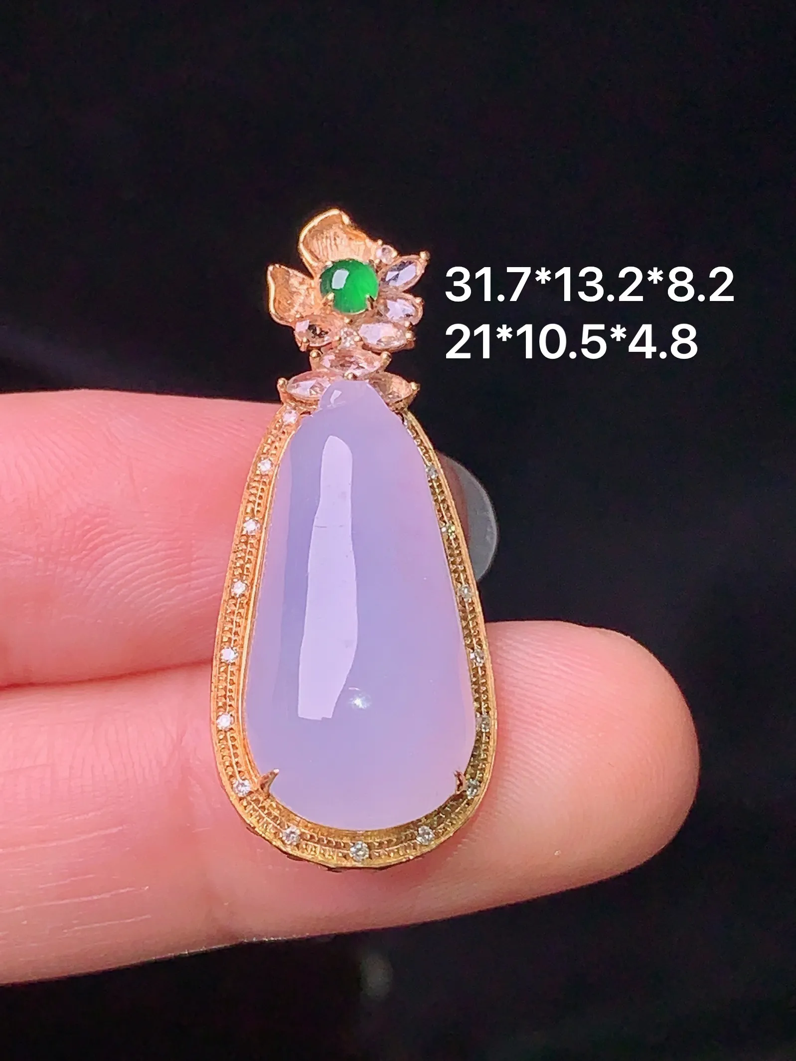 18k金钻镶嵌紫罗兰福瓜吊坠 玉质细腻 色泽清新艳丽 整体尺寸31.7*13.2*8.2