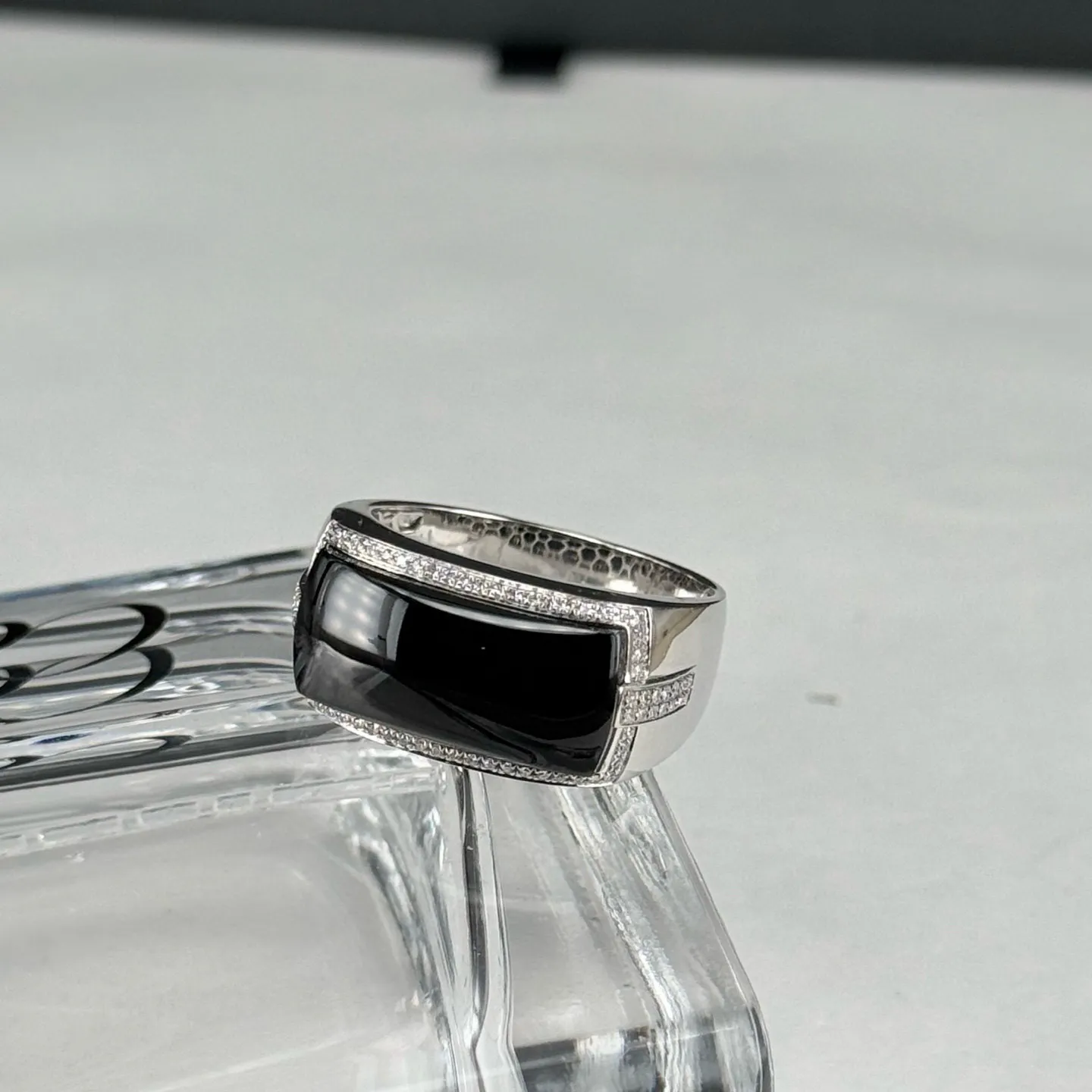 精品豪镶墨翠马鞍男戒 种好色正 黑度极好 打灯通透 油性十足  尺寸18.6