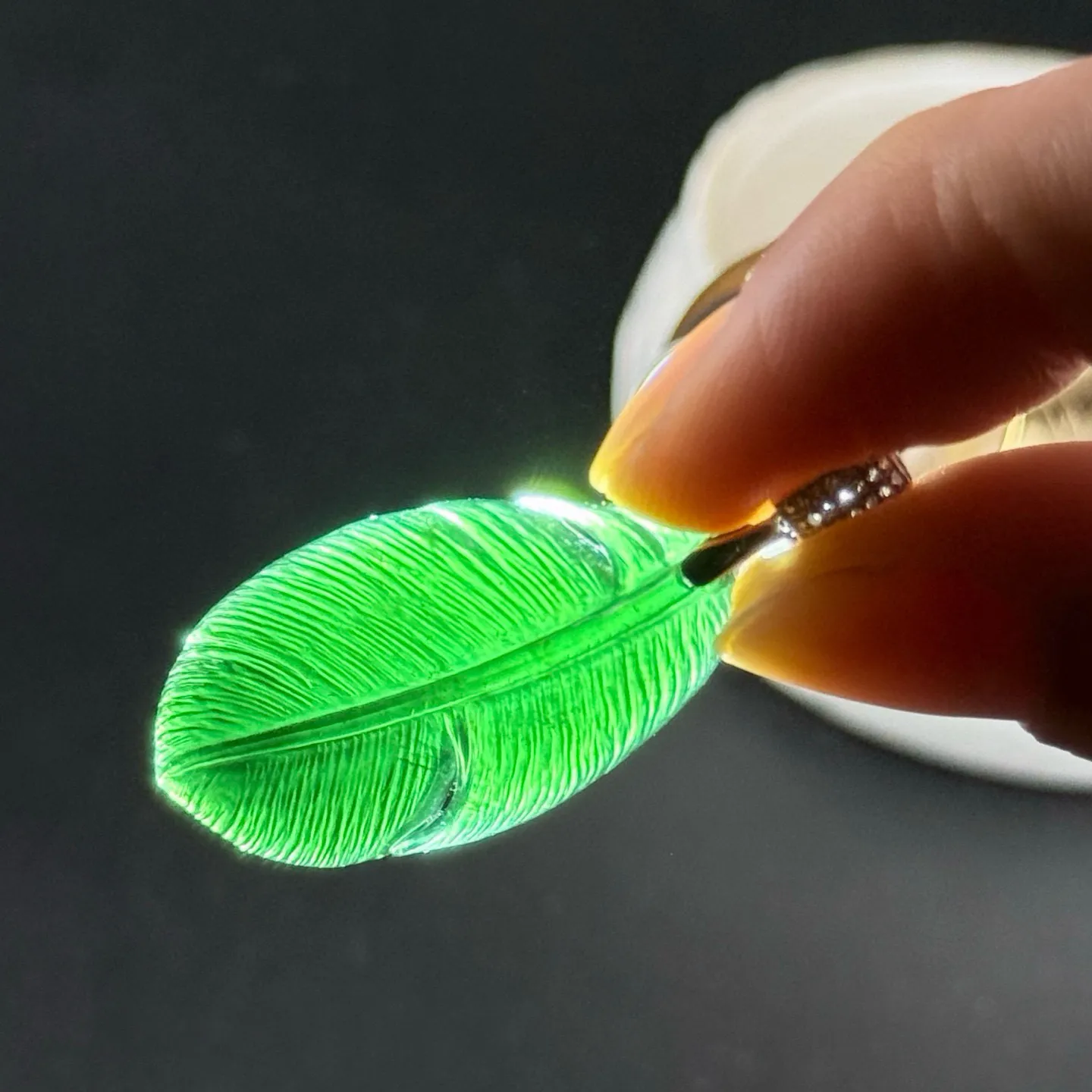 精品18k墨翠羽毛 种好色正 黑度极好 打灯通透 油性十足 尺寸42.5