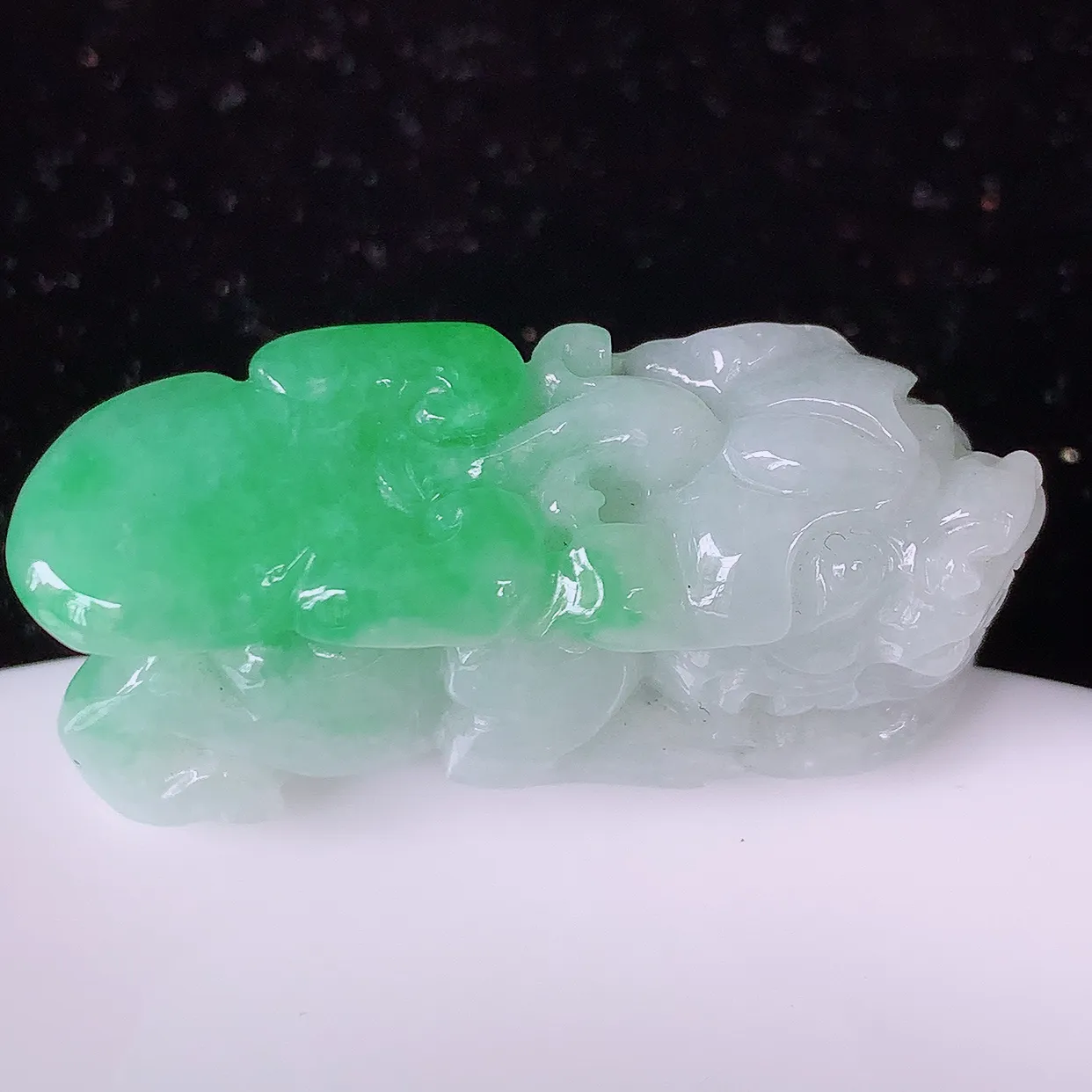 自然光实拍，冰润飘绿招财貔貅吊坠， 民间有“一摸貔貅运程旺盛，再摸貔貅财运滚滚，三摸貔貅平步青云 ”的美好祝愿。#81.10