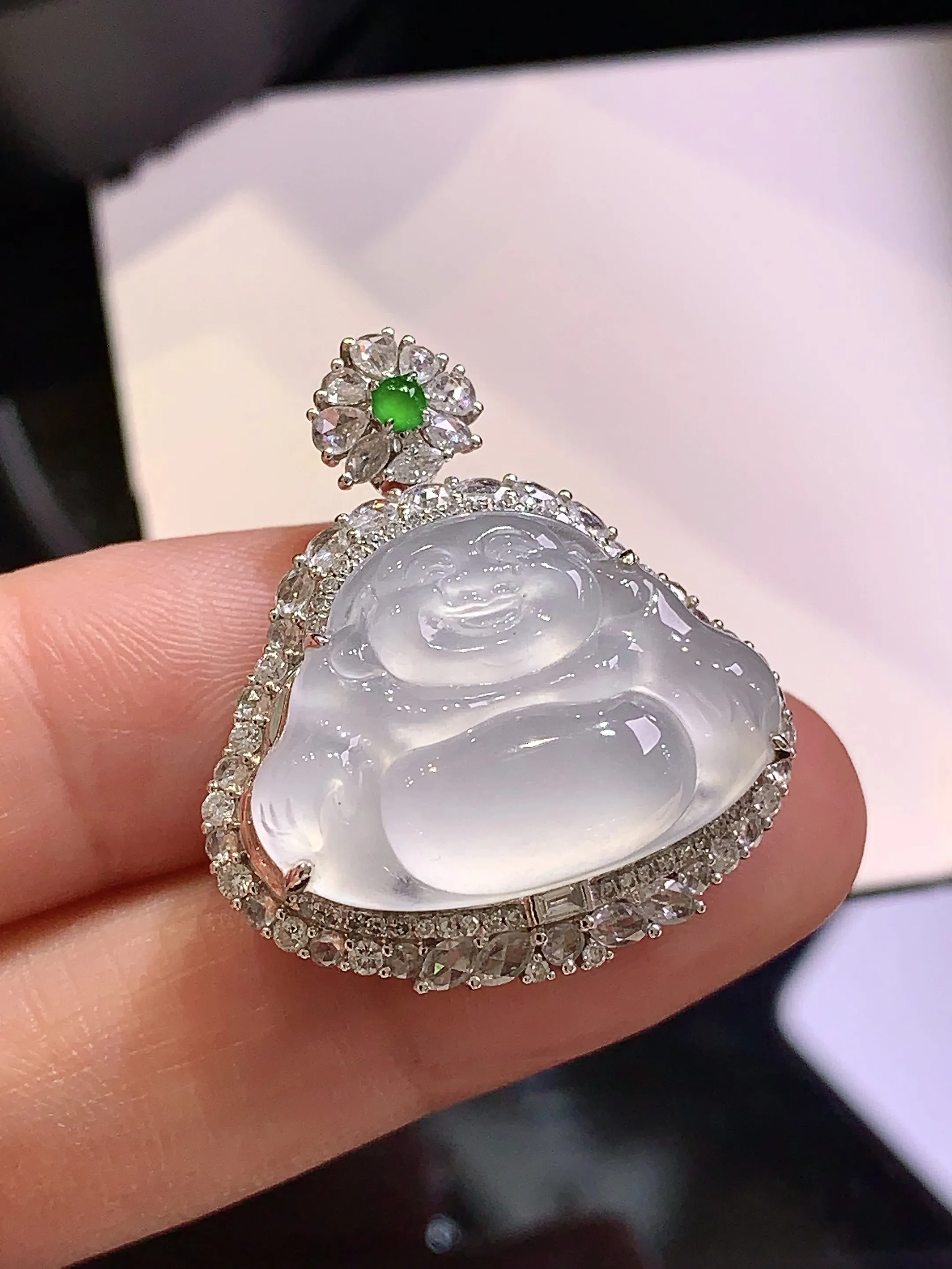 18k金钻镶嵌冰种佛公吊坠 玉质细腻 色泽清新艳丽 整体尺寸28.3*25.5*12