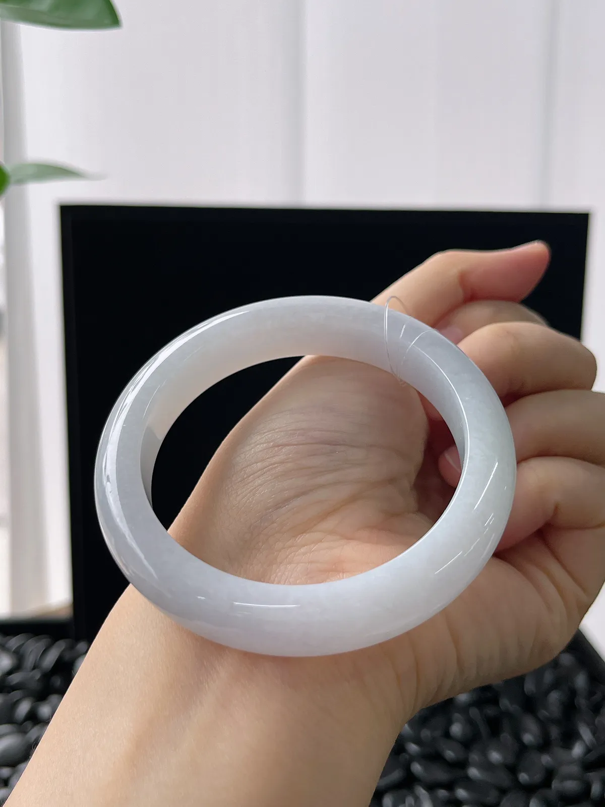 正圈55圈口，翡翠糯化种白色手镯