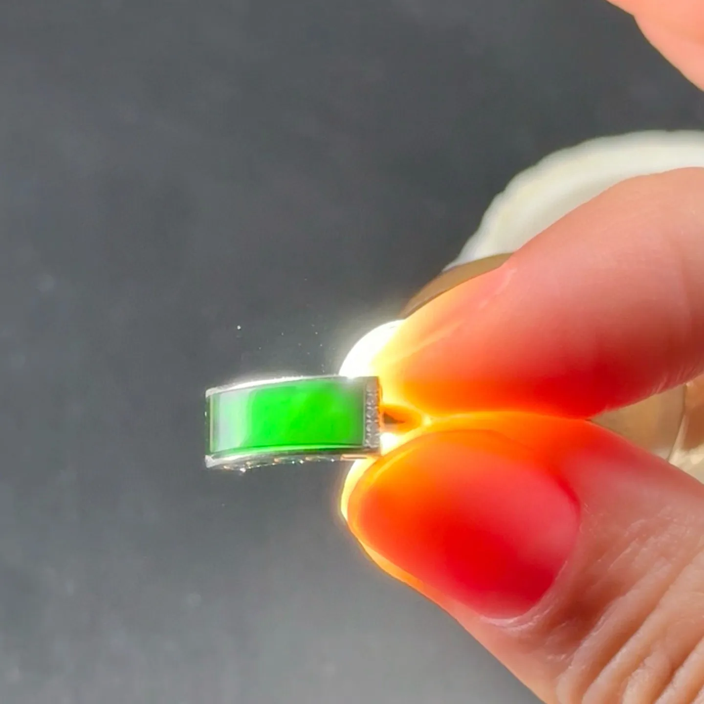 精品墨翠耳包 种好色正 黑度极好 打灯通透 油性十足