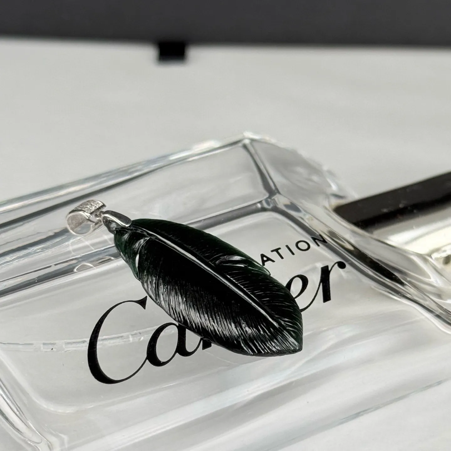 精品18k墨翠羽毛 种好色正 黑度极好 打灯通透 油性十足 尺寸42.5