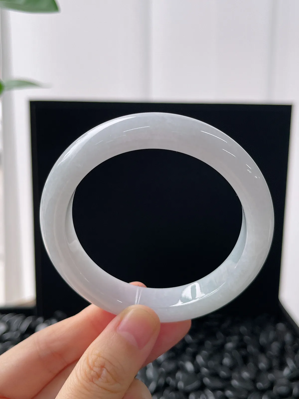 正圈55圈口，翡翠糯化种白色手镯