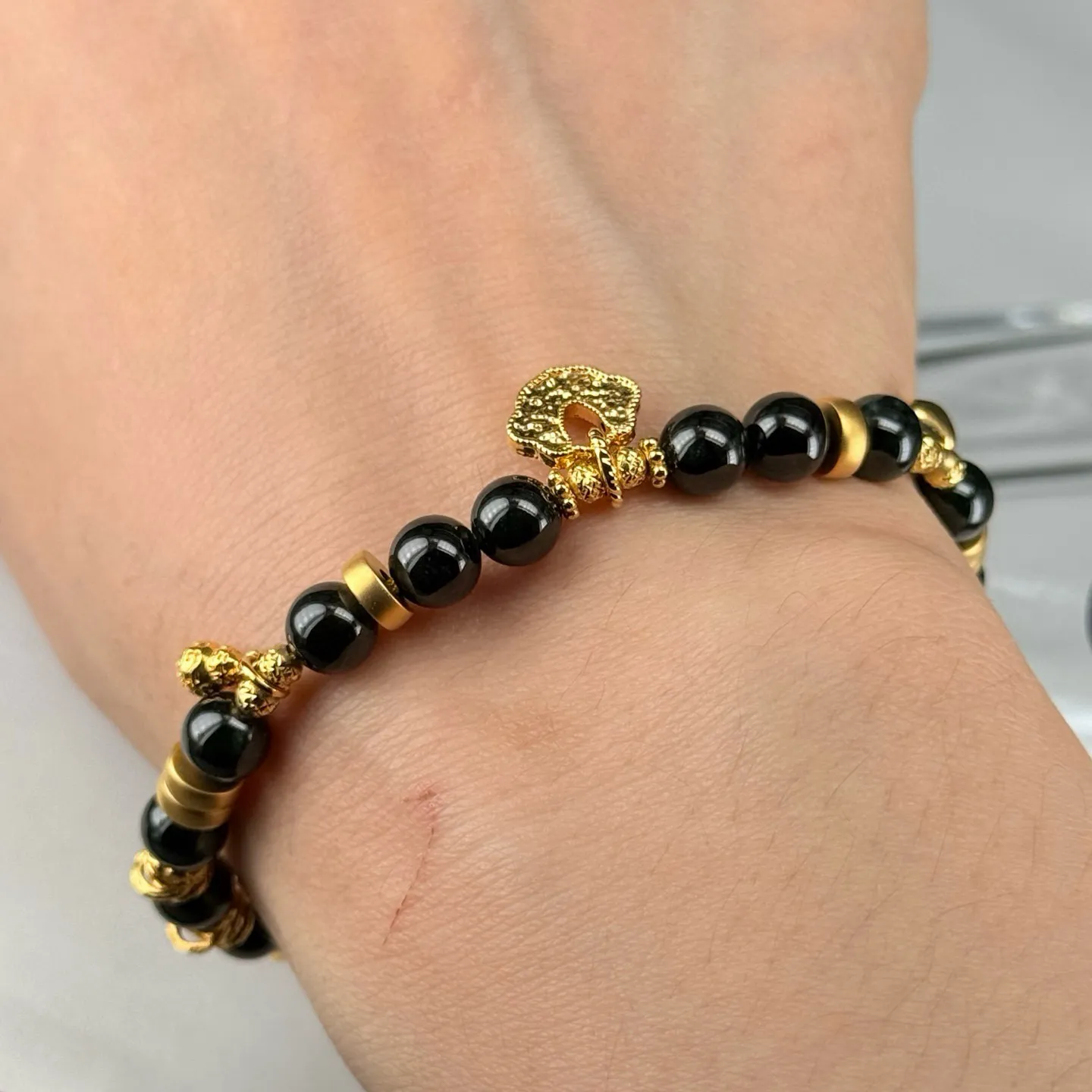 精品18k墨翠手链 种好色正 黑度极好 打灯通透 油性十足 尺寸6.2