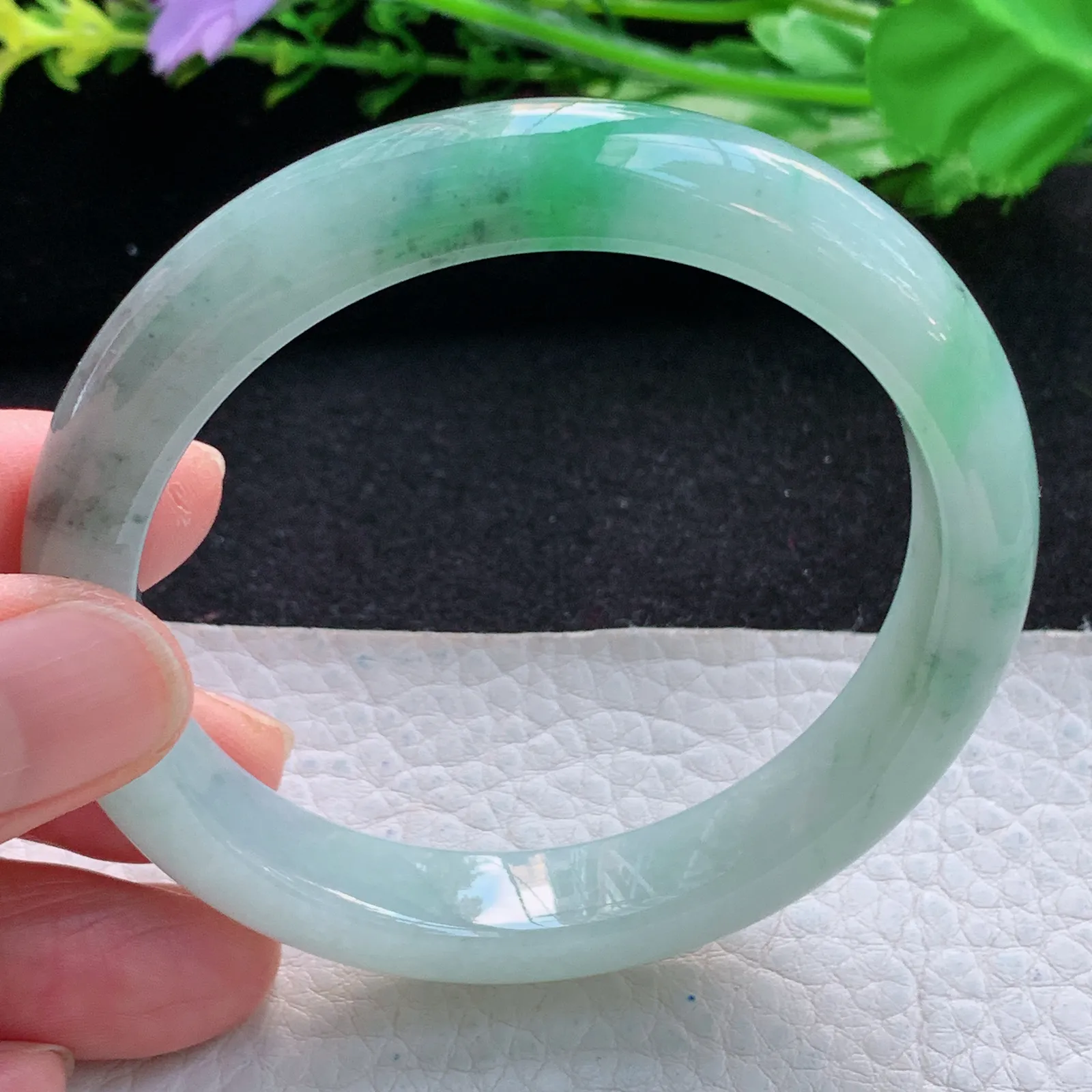 xx自然光56.5*11.6*8平安镯 缅甸翡翠a货精美三彩秀气宽边玉手镯 玉手环