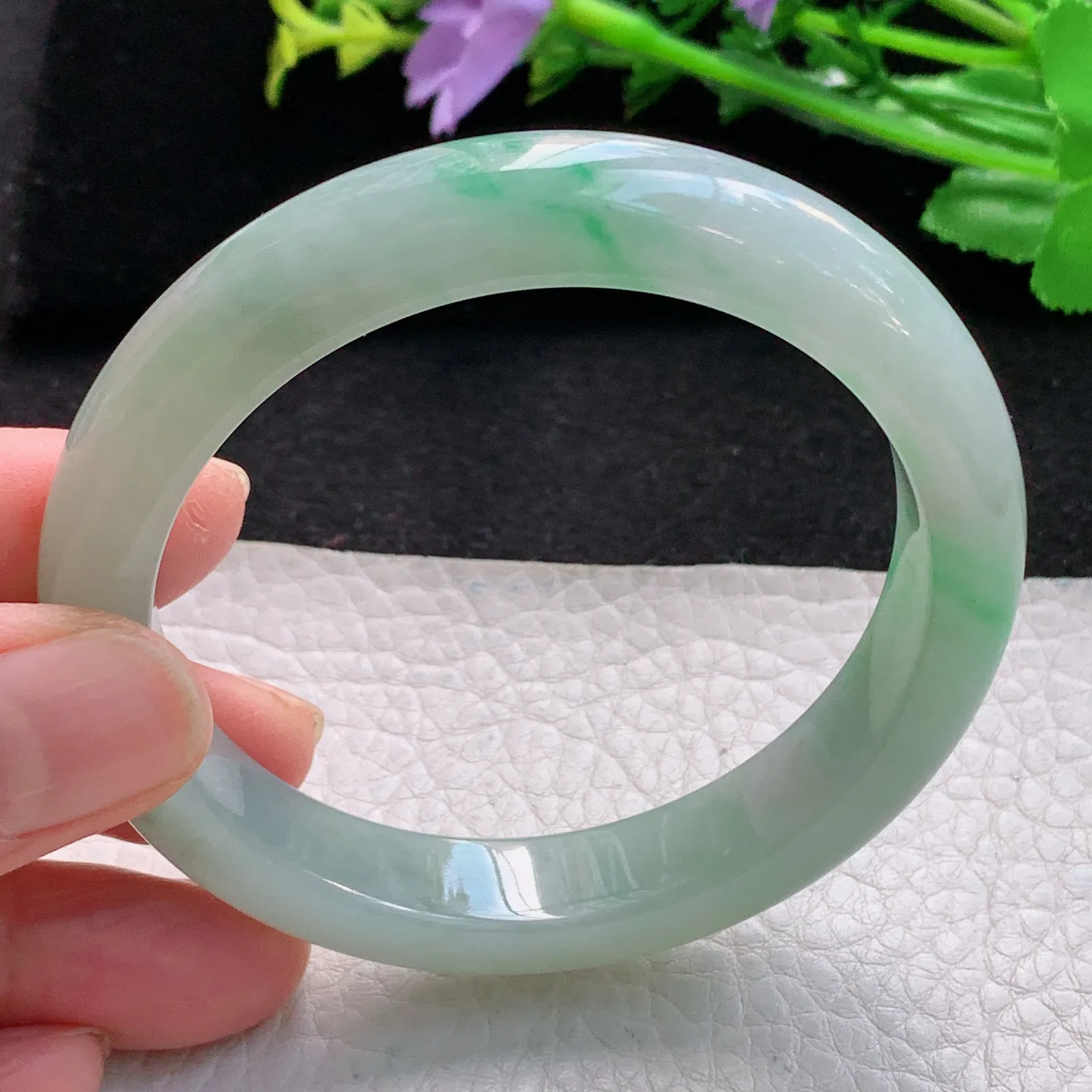 hf自然光55.5*11.5*8.2平安镯 缅甸翡翠a货精美飘绿秀气宽边玉手镯 玉手环