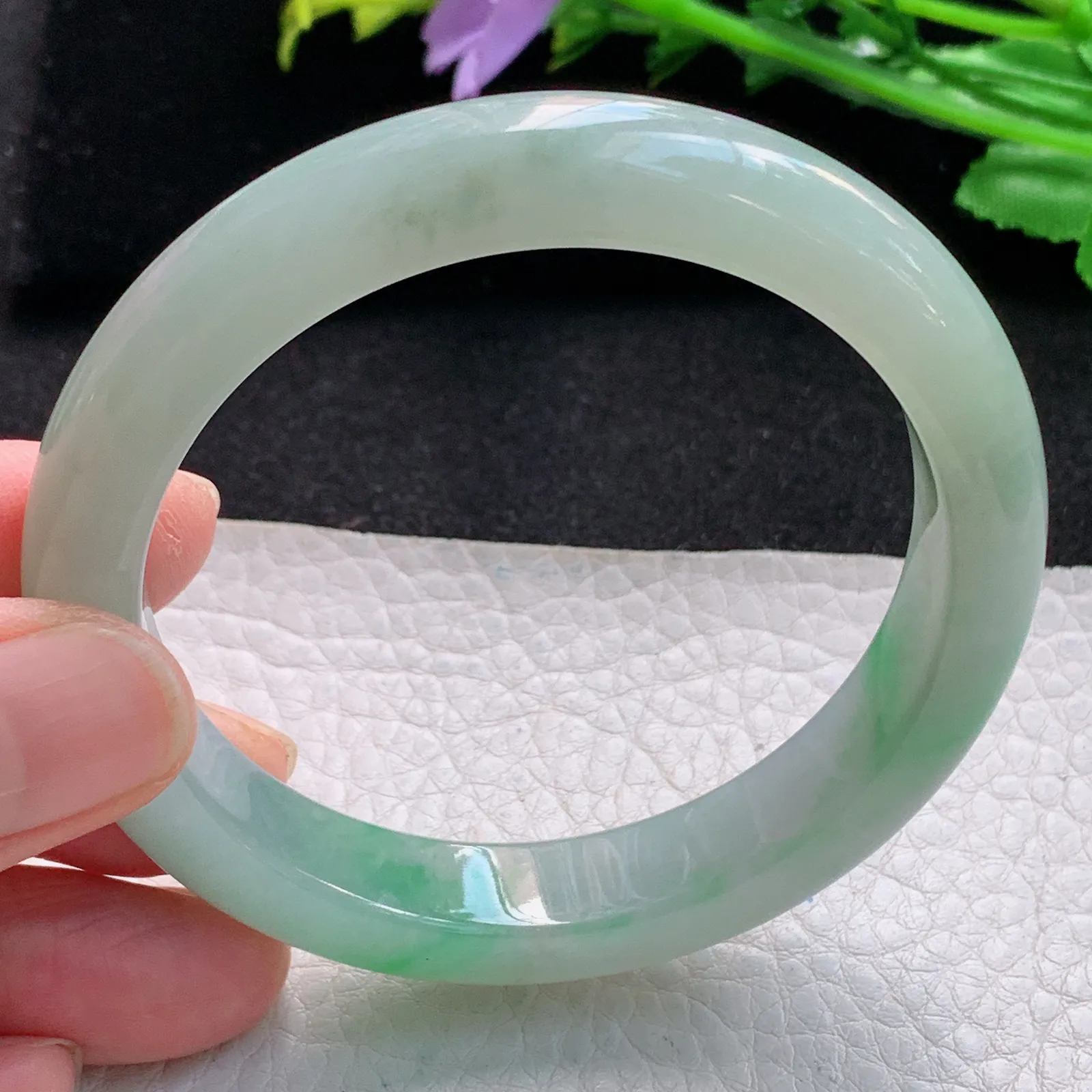 hf自然光55.5*11.5*8.2平安镯 缅甸翡翠a货精美飘绿秀气宽边玉手镯 玉手环