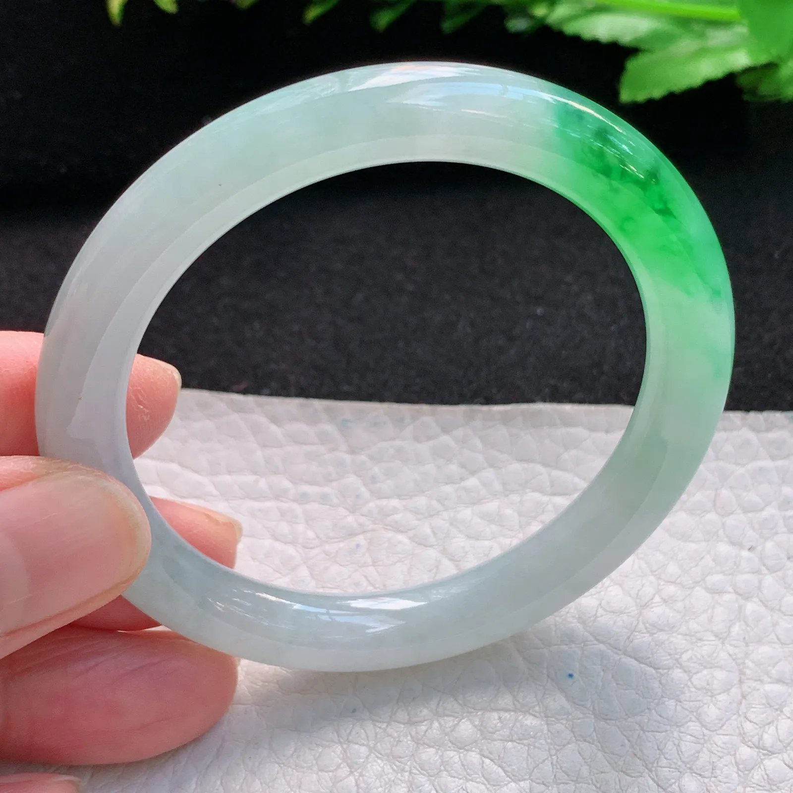 xx小圈口52*8.3叮当镯 缅甸翡翠a货精美冰阳绿精美圆条玉手镯 美人镯