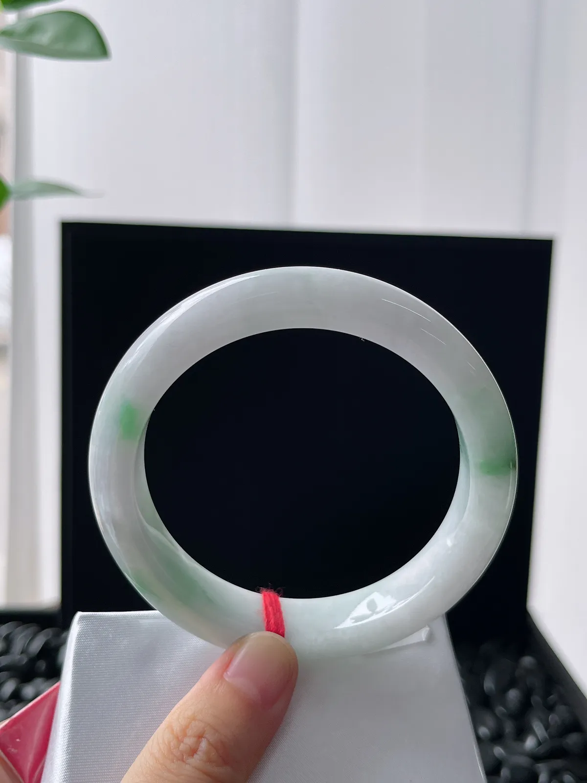 正圈58.8圈口，翡翠糯化种飘绿手镯