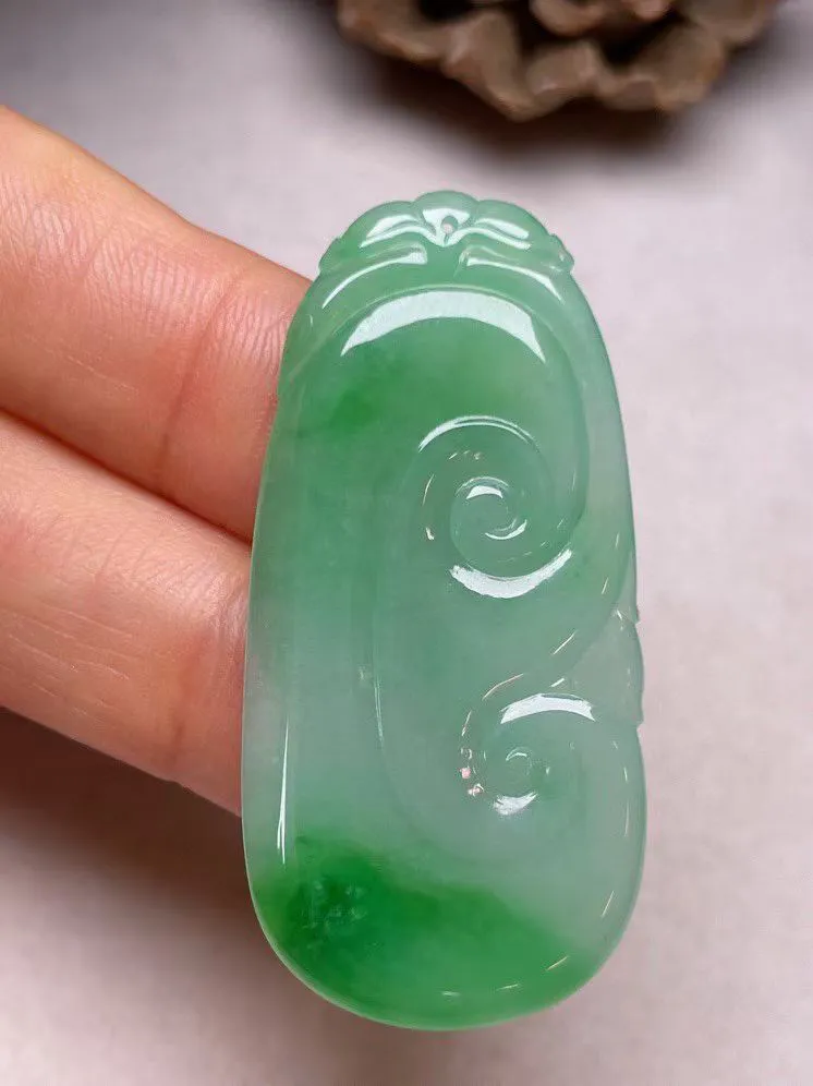 冰糯种飘绿【如意】吊坠，种水好，玉质细腻 ，卖相好.