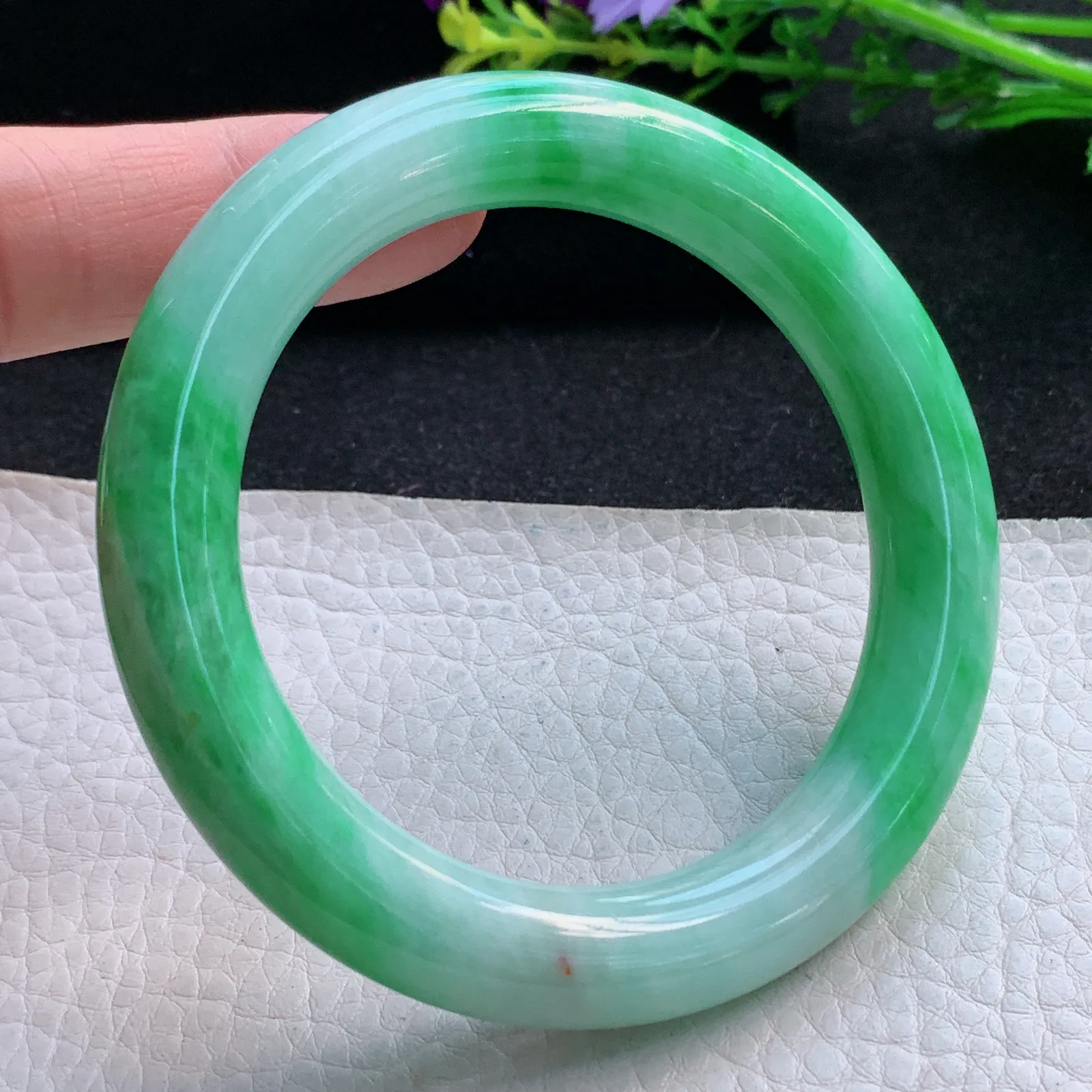 ss自然光56*10.8美人镯 缅甸翡翠a货辣绿圆条玉手镯 玉手环