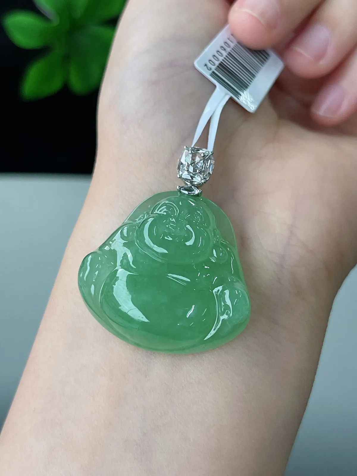 翡翠冰糯种浅绿色吊坠