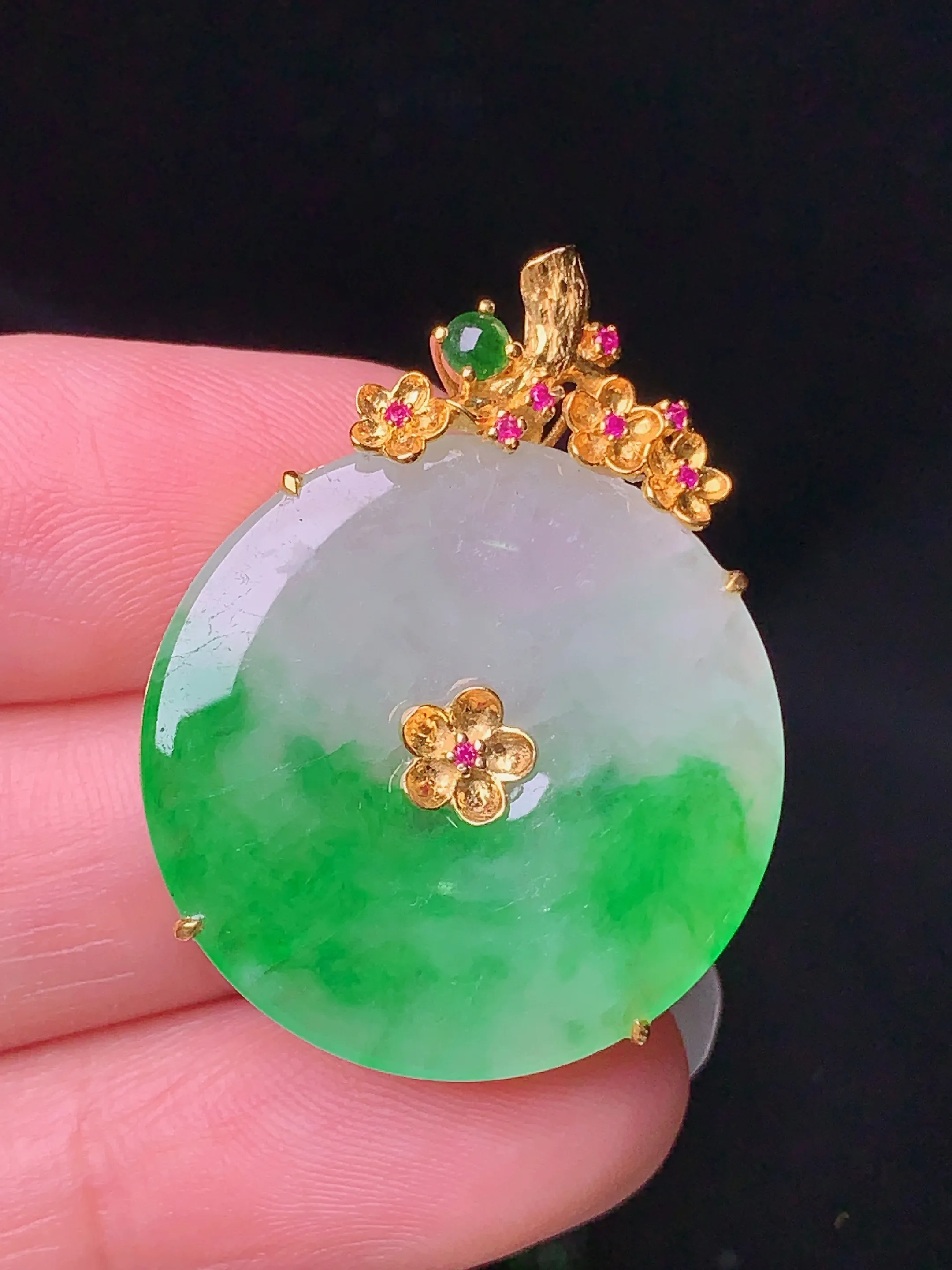 18k金镶嵌翠绿平安扣吊坠 玉质细腻 色泽清新艳丽 裸石尺寸31.8*24.5*2.5