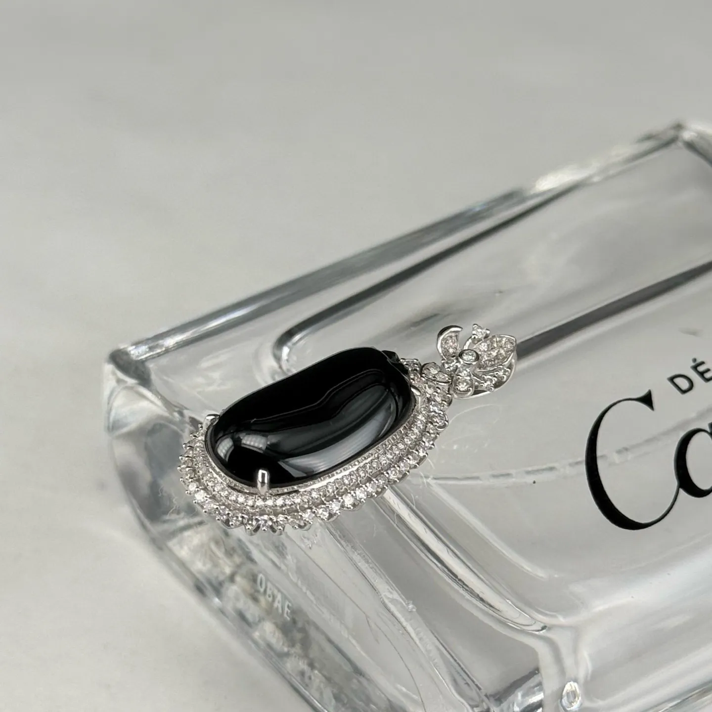 18k墨翠福瓜 种好色正 黑度极好 打灯通透 油性十足  尺寸32.7