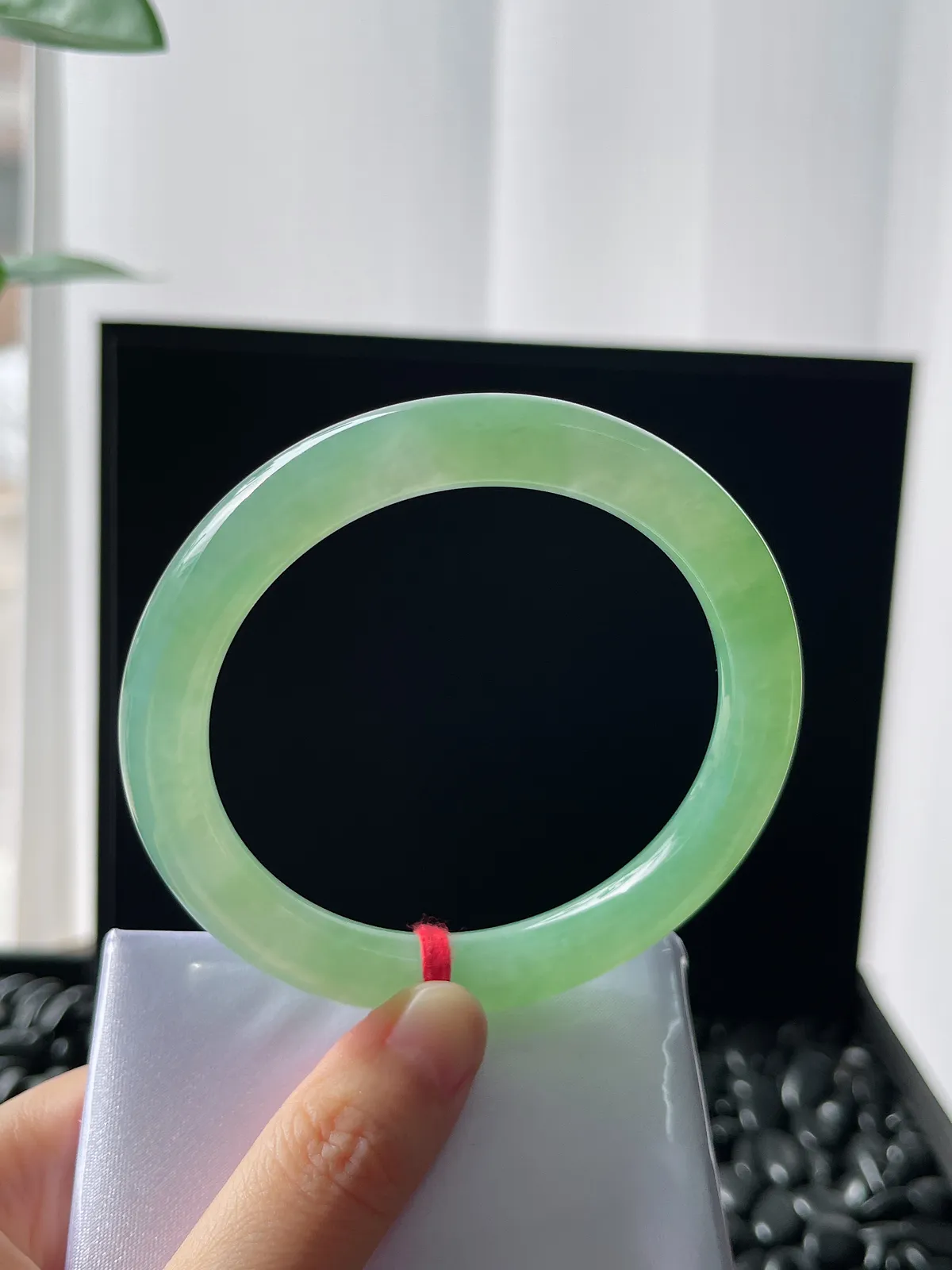 圆镯60圈口，翡翠冰糯种绿色手镯