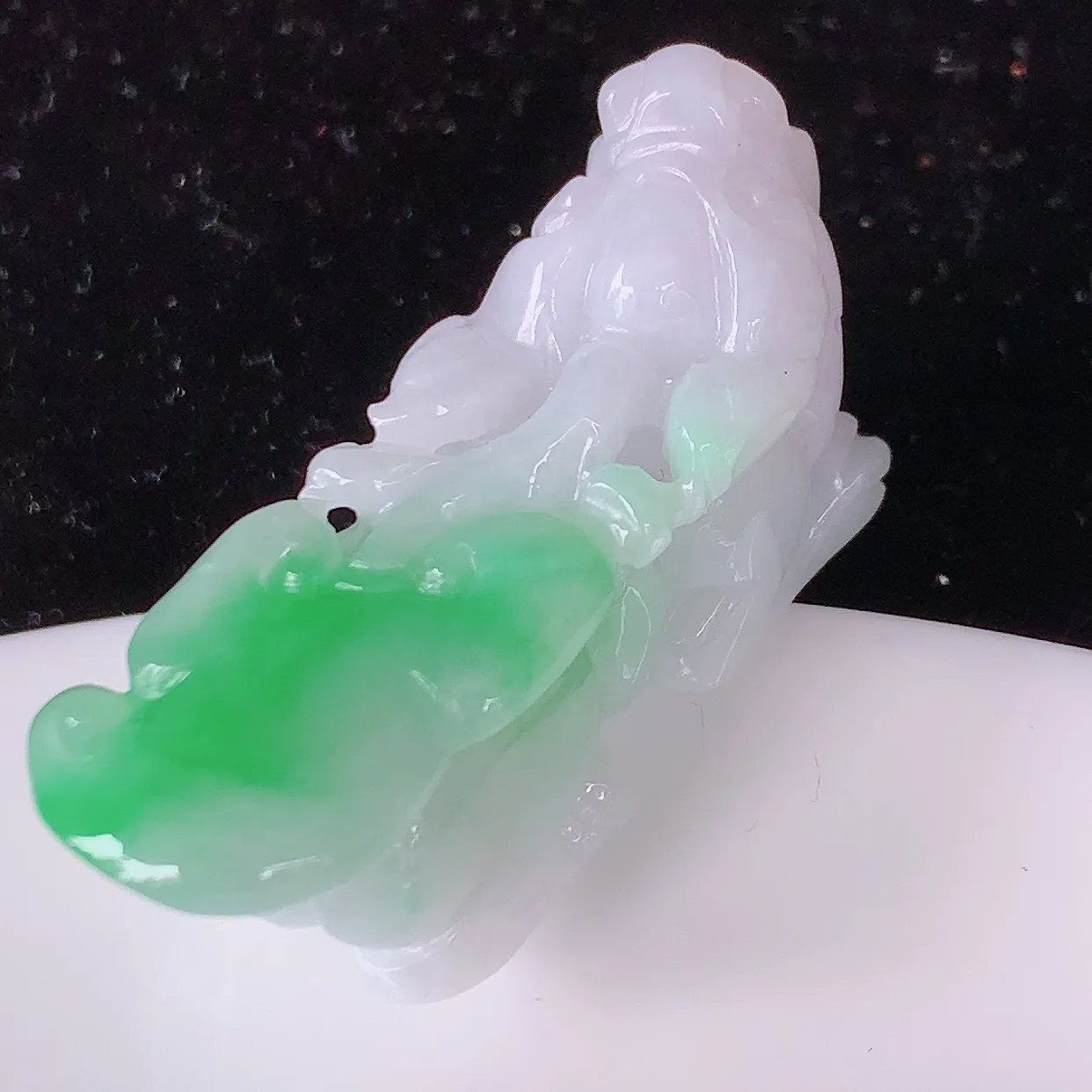 自然光实拍，冰润飘绿招财貔貅吊坠，民间有“一摸貔貅运程旺盛，再摸貔貅财运滚滚，三摸貔貅平步青云 ”的