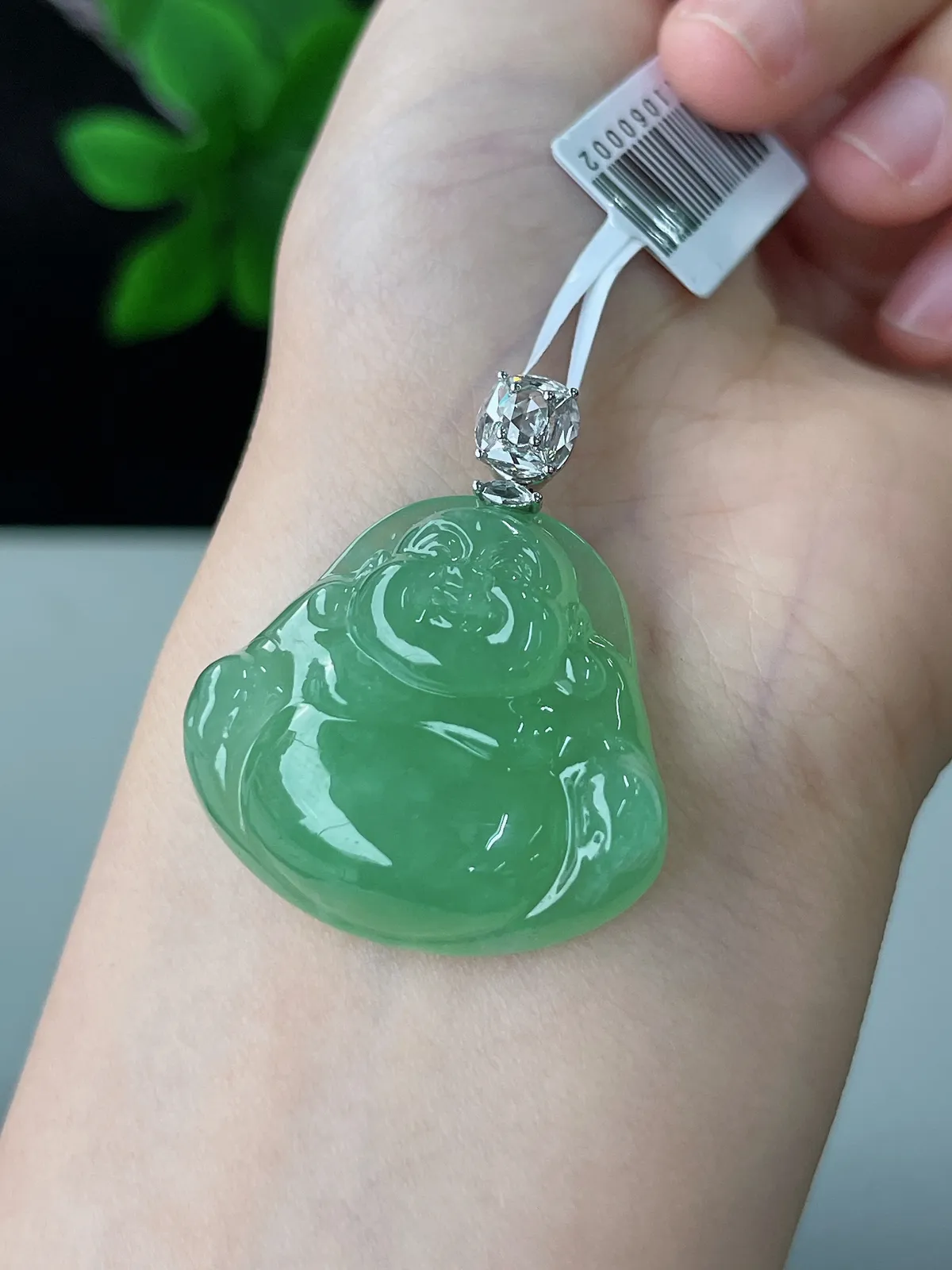 翡翠冰糯种浅绿色吊坠