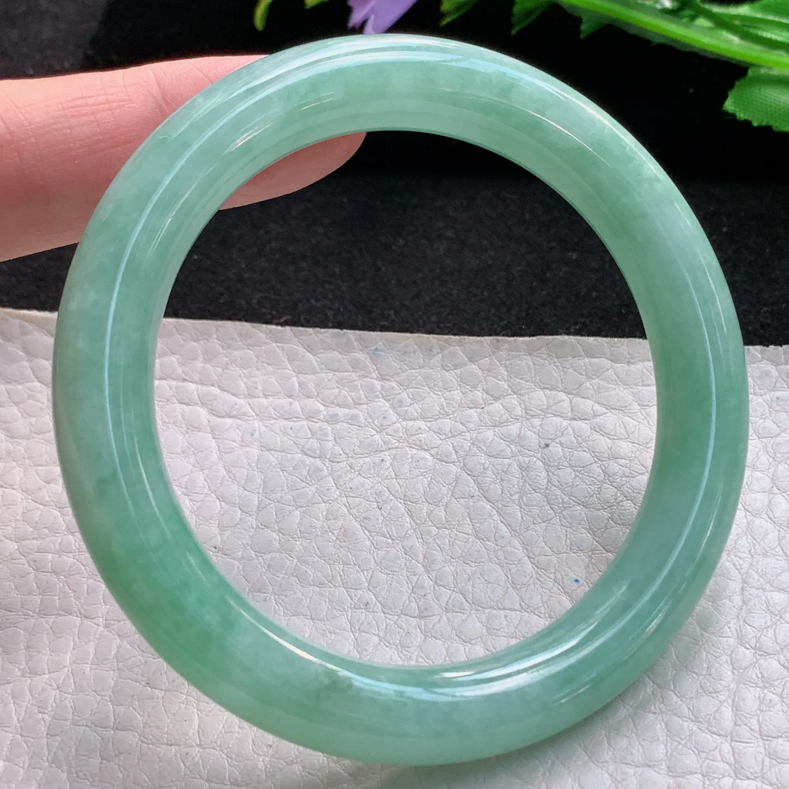 n自然光56*9.6*9.8美人镯 缅甸翡翠a货精美满绿圆条玉手镯 玉手环