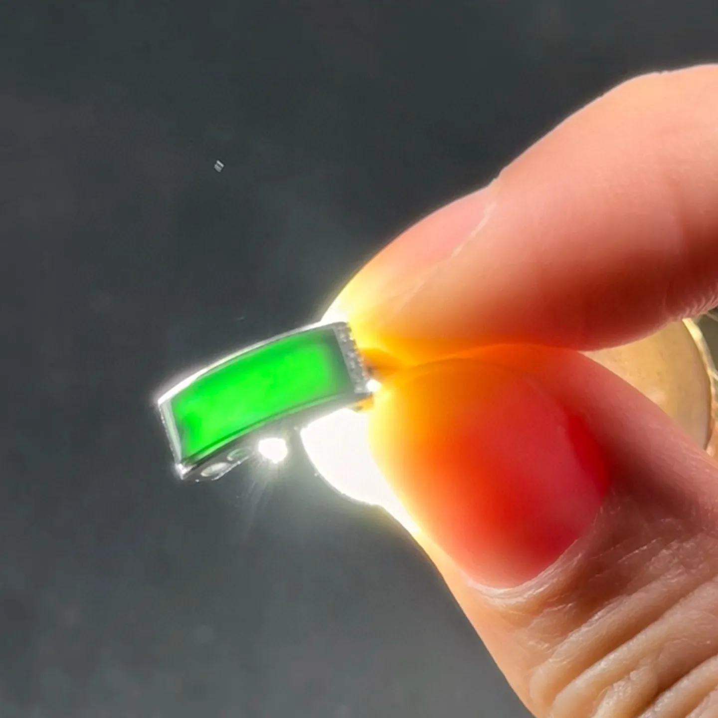 精品墨翠耳包 种好色正 黑度极好 打灯通透 油性十足