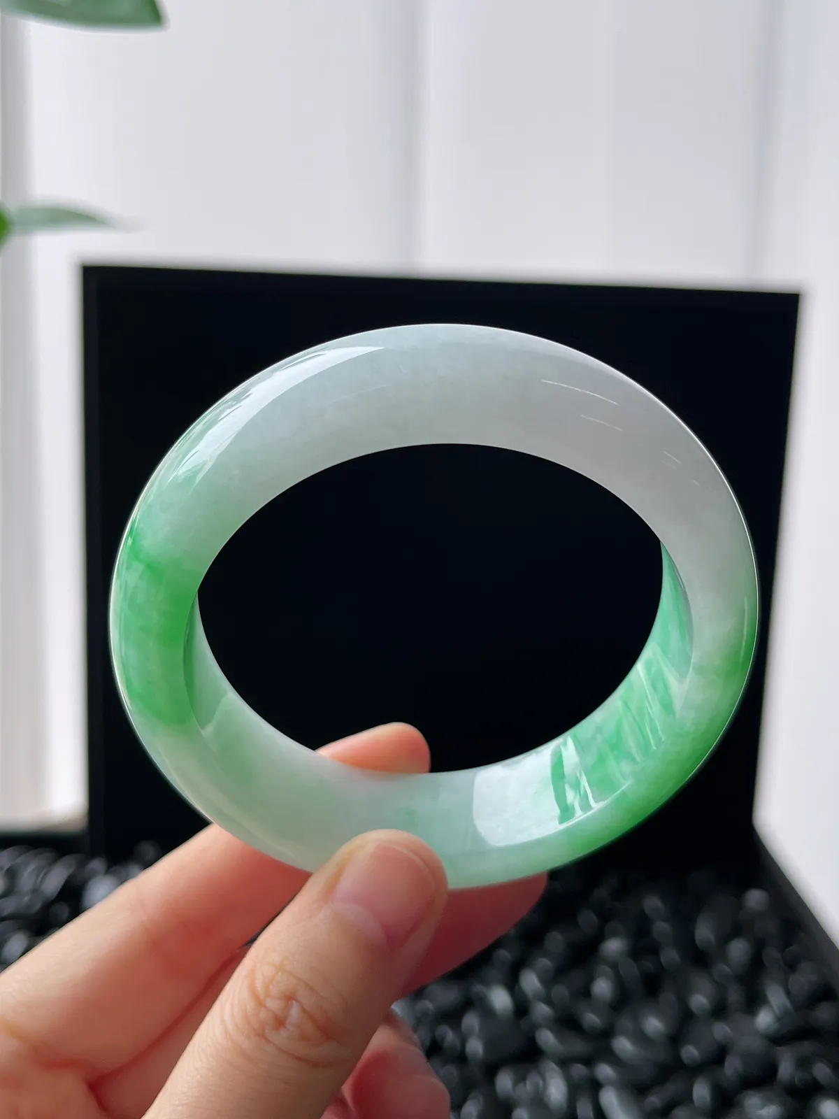 正圈56圈口，翡翠糯化种飘绿手镯