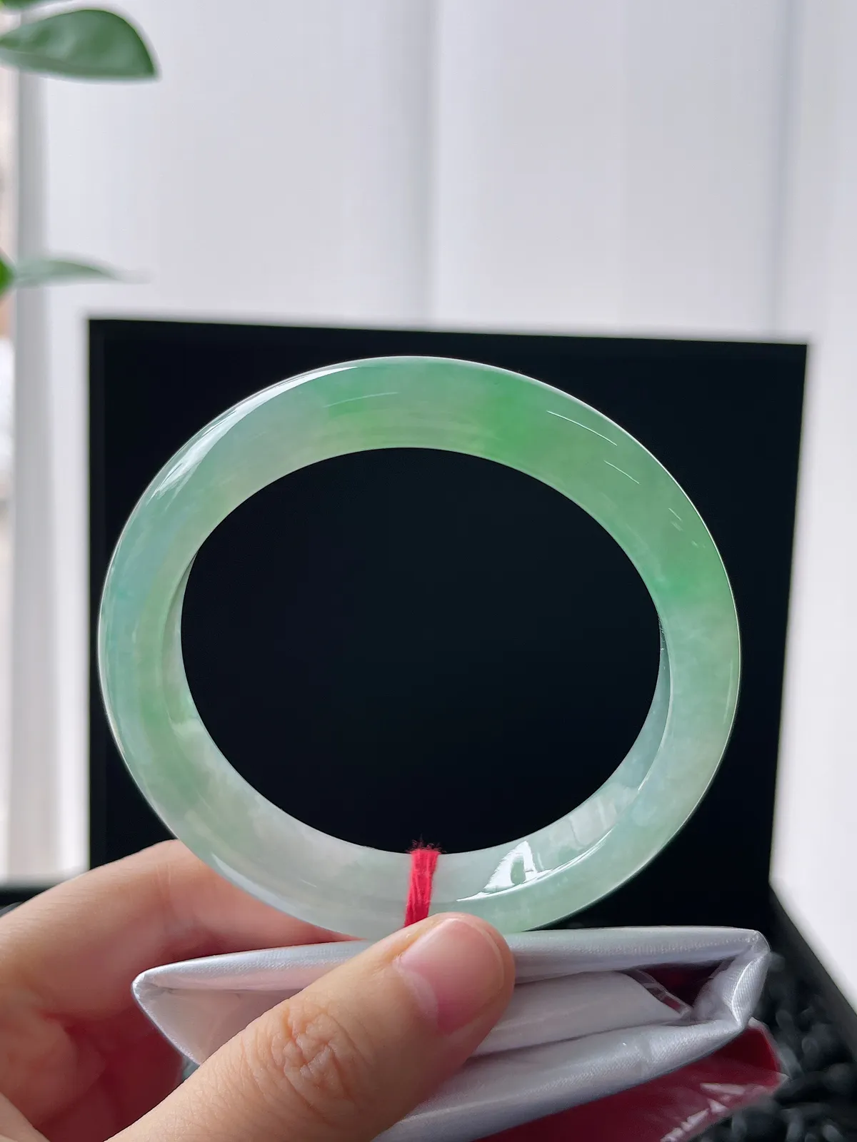 正圈57.8圈口，翡翠冰糯种绿色手镯