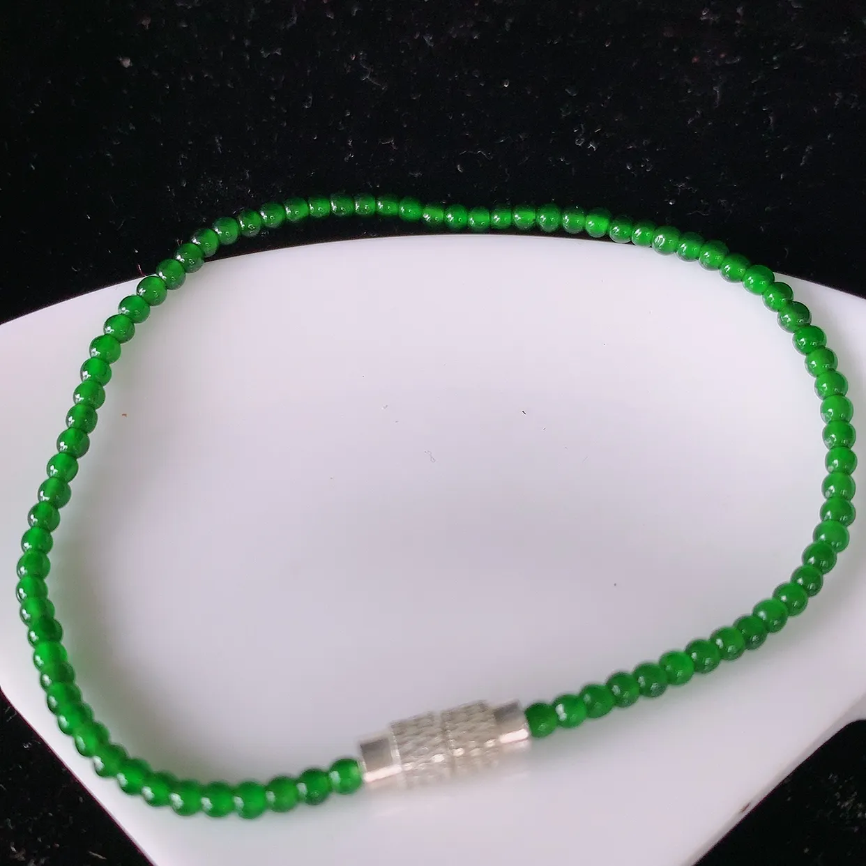 自然光实拍，冰种满绿翡翠手串手链，种老水足，冰清玉润  颜色漂亮  #81.10取一尺寸2.5