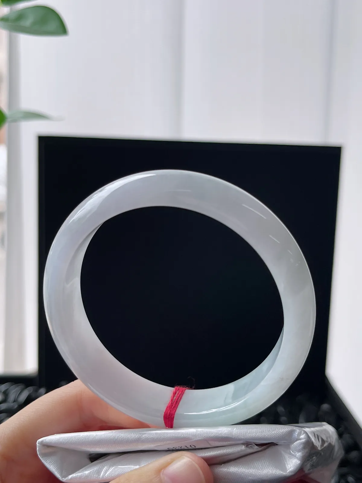 正圈59.7圈口，翡翠冰糯种白色手镯