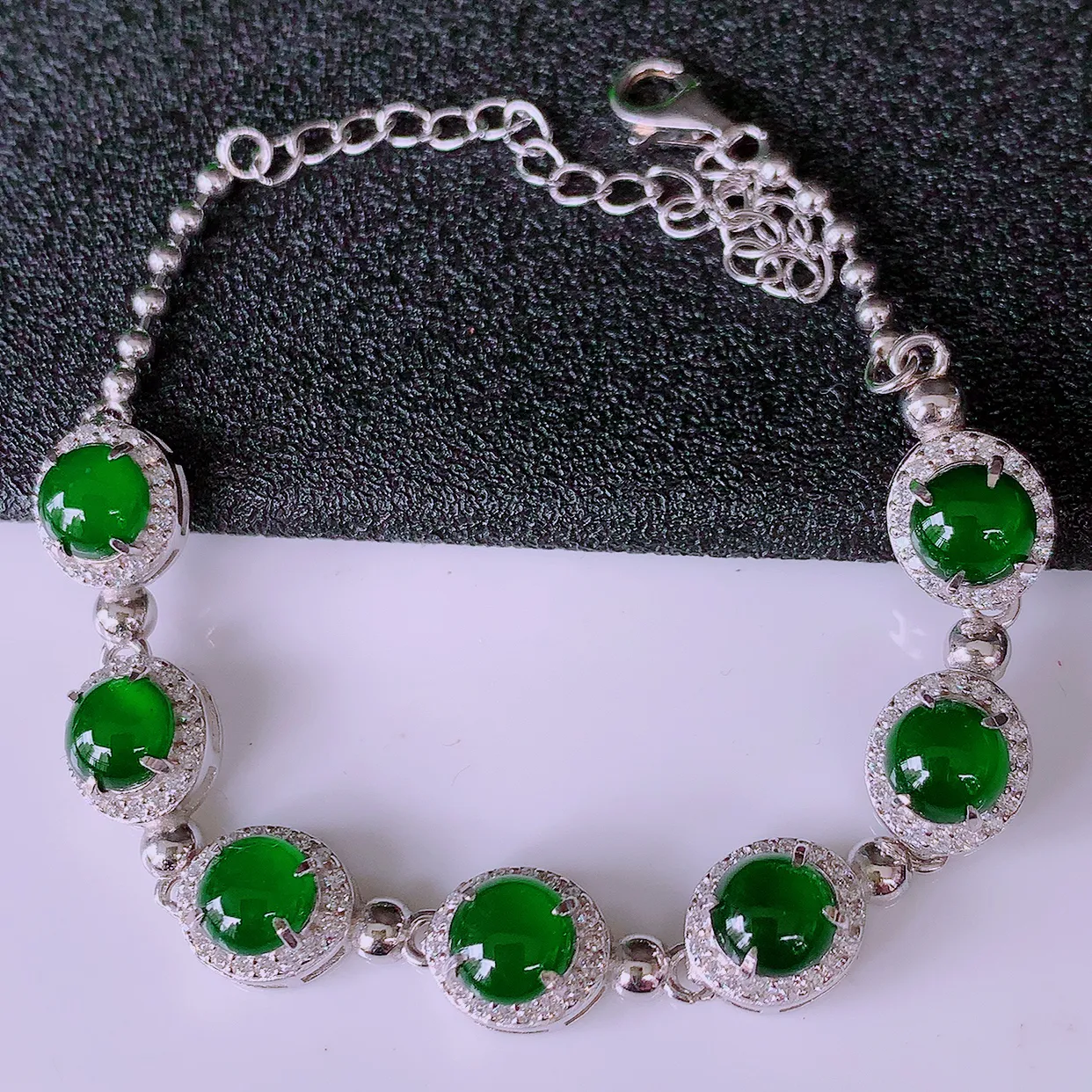 冰透满绿翡翠925银镶嵌手链，自然光实拍，翠色灵动，颜色漂亮，种老水足，品相佳，佩戴佳品！#97.1