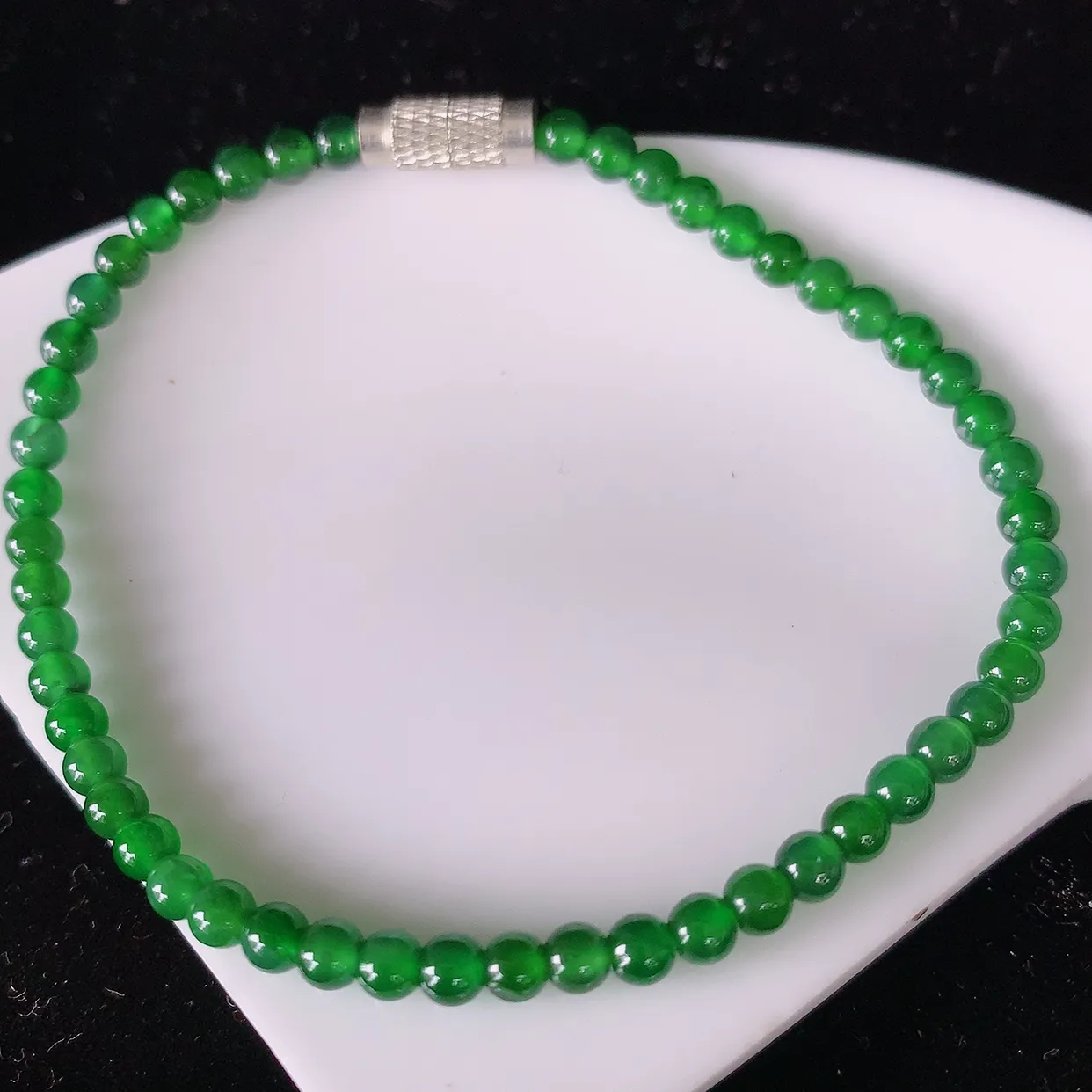 自然光实拍，冰种满绿翡翠手串手链，种老水足，冰清玉润  颜色漂亮  #81.10取一尺寸3.3