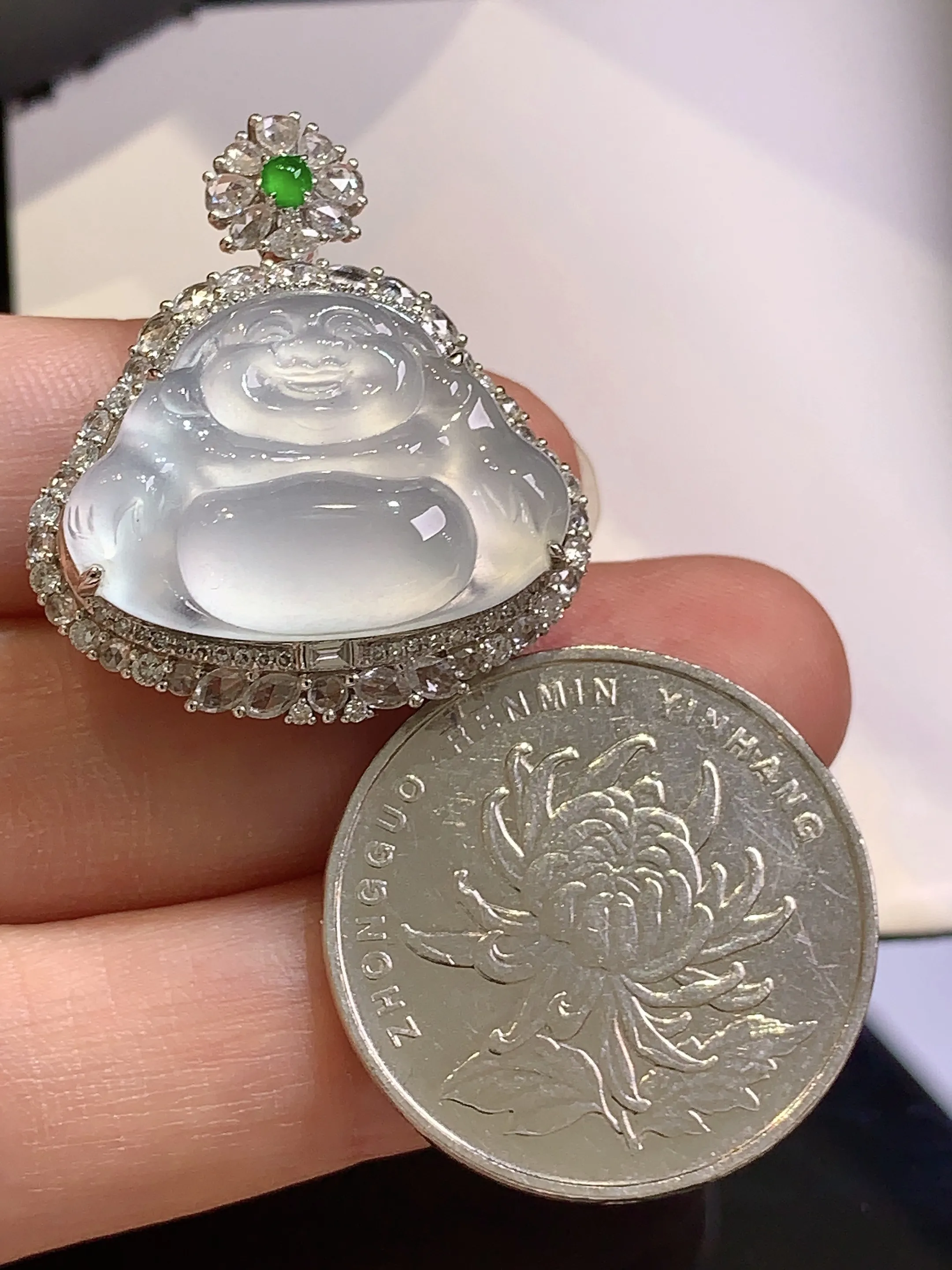 18k金钻镶嵌冰种佛公吊坠 玉质细腻 色泽清新艳丽 整体尺寸28.3*25.5*12