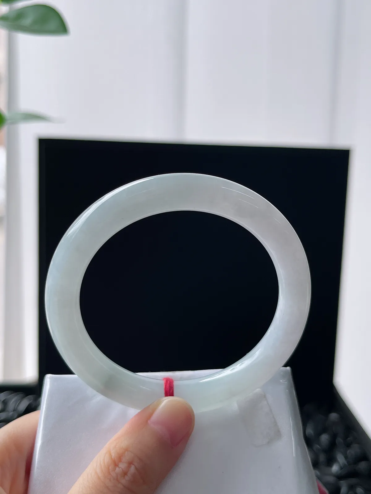 圆镯53.8圈口，翡翠冰糯种白色手镯