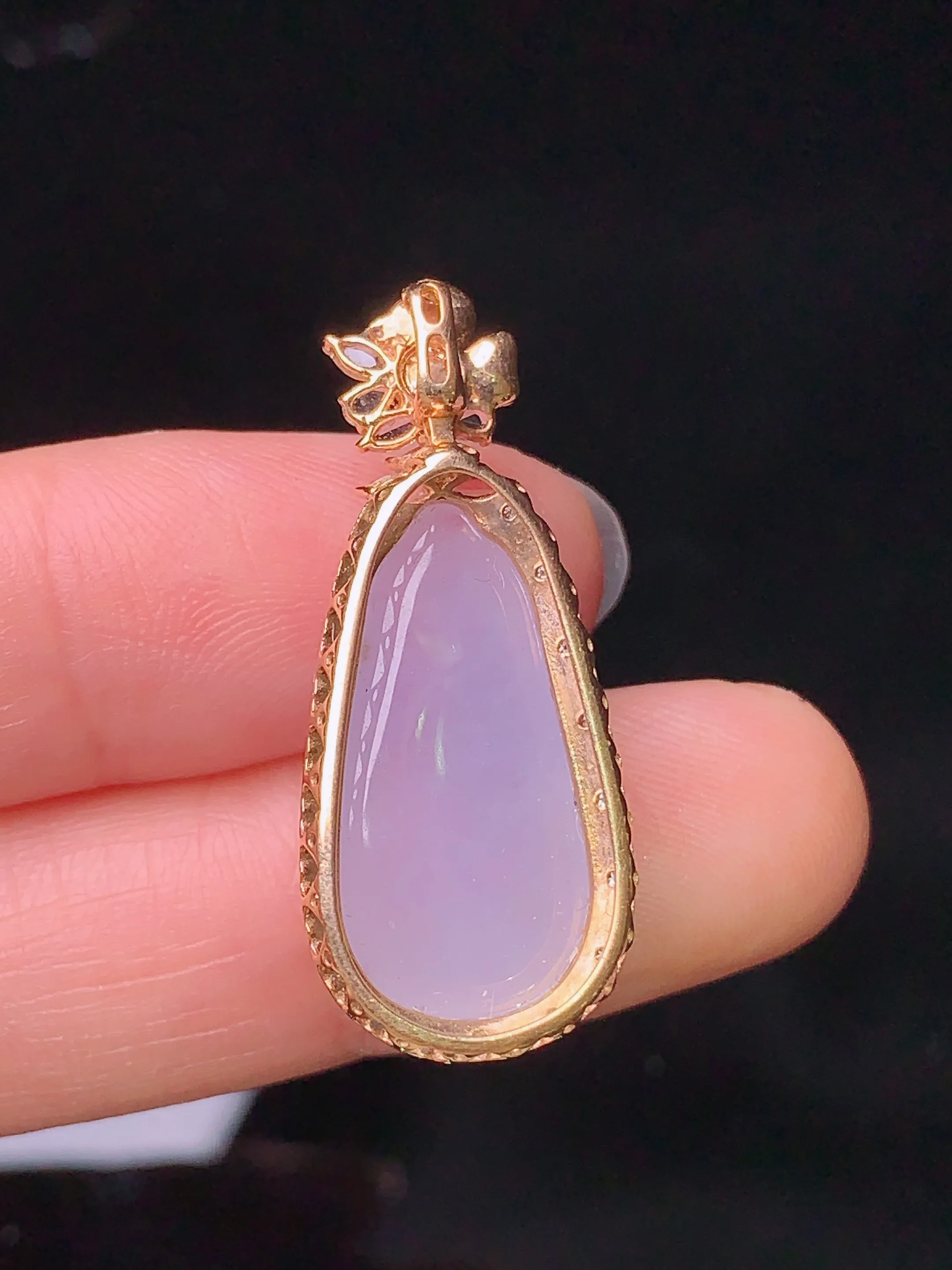 18k金钻镶嵌紫罗兰福瓜吊坠 玉质细腻 色泽清新艳丽 整体尺寸31.7*13.2*8.2