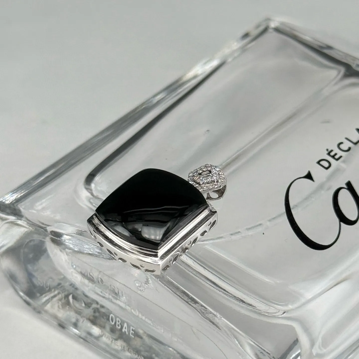 精品墨翠马鞍小吊坠 种好色正 黑度极好 打灯通透  油性十足 尺寸22.6