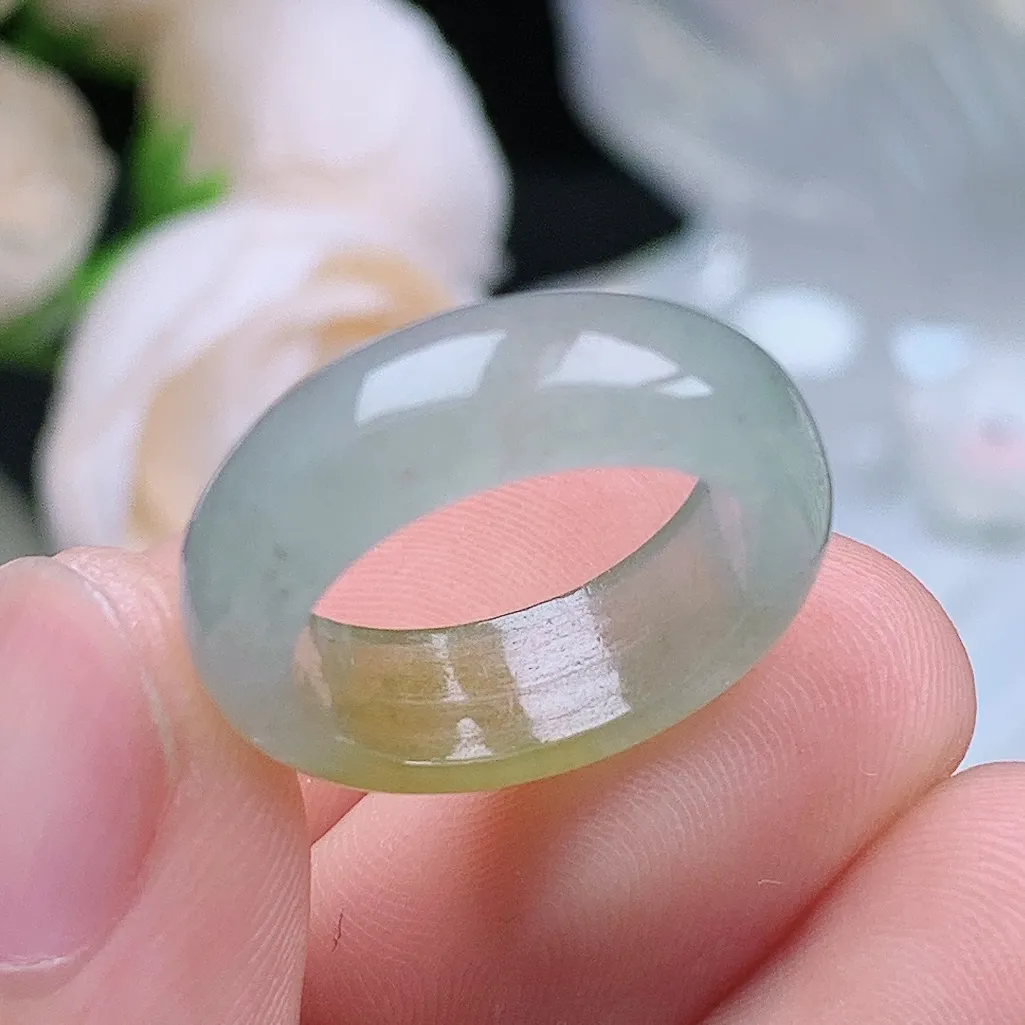 缅甸翡翠老坑冰种翡翠水润起胶飘黄翡小圈口戒指玉指环  水润通透 尺寸：15.7-6.2-3.1mm 10号圈口4S