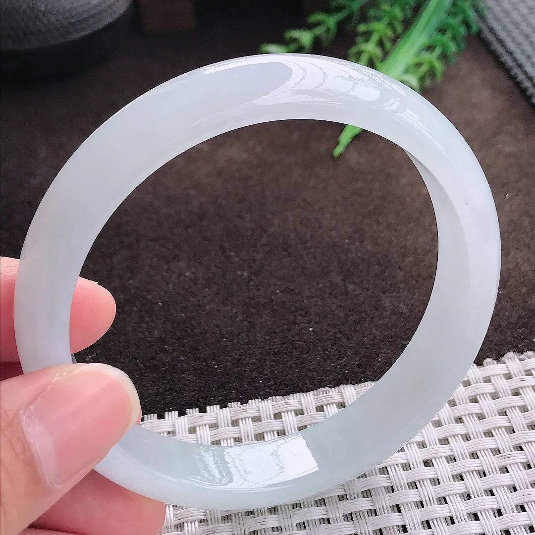 天然a货翡翠63.5/12.9/7.7老坑冰胶水灵月光彩大圈口手镯宽边翡翠玉手镯